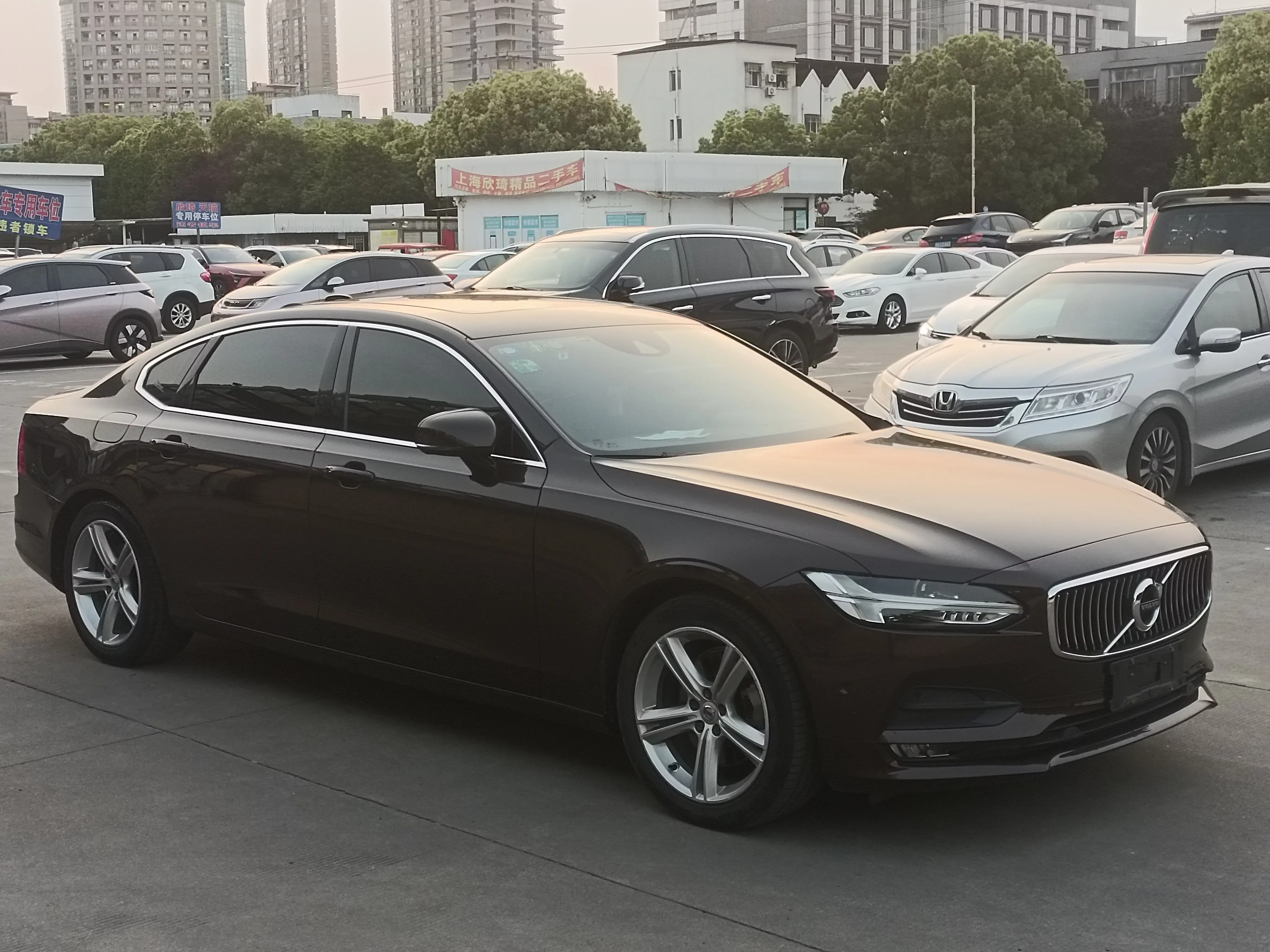Volvo S90