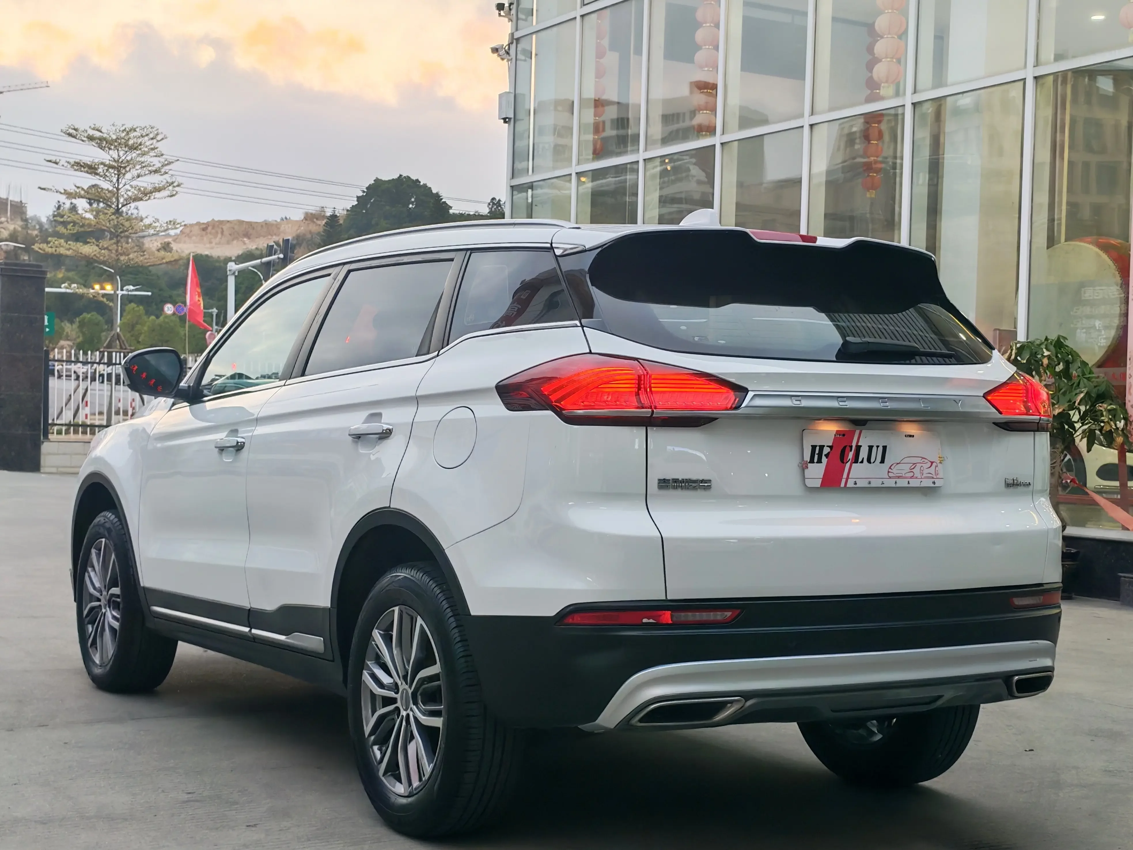Geely Atlas