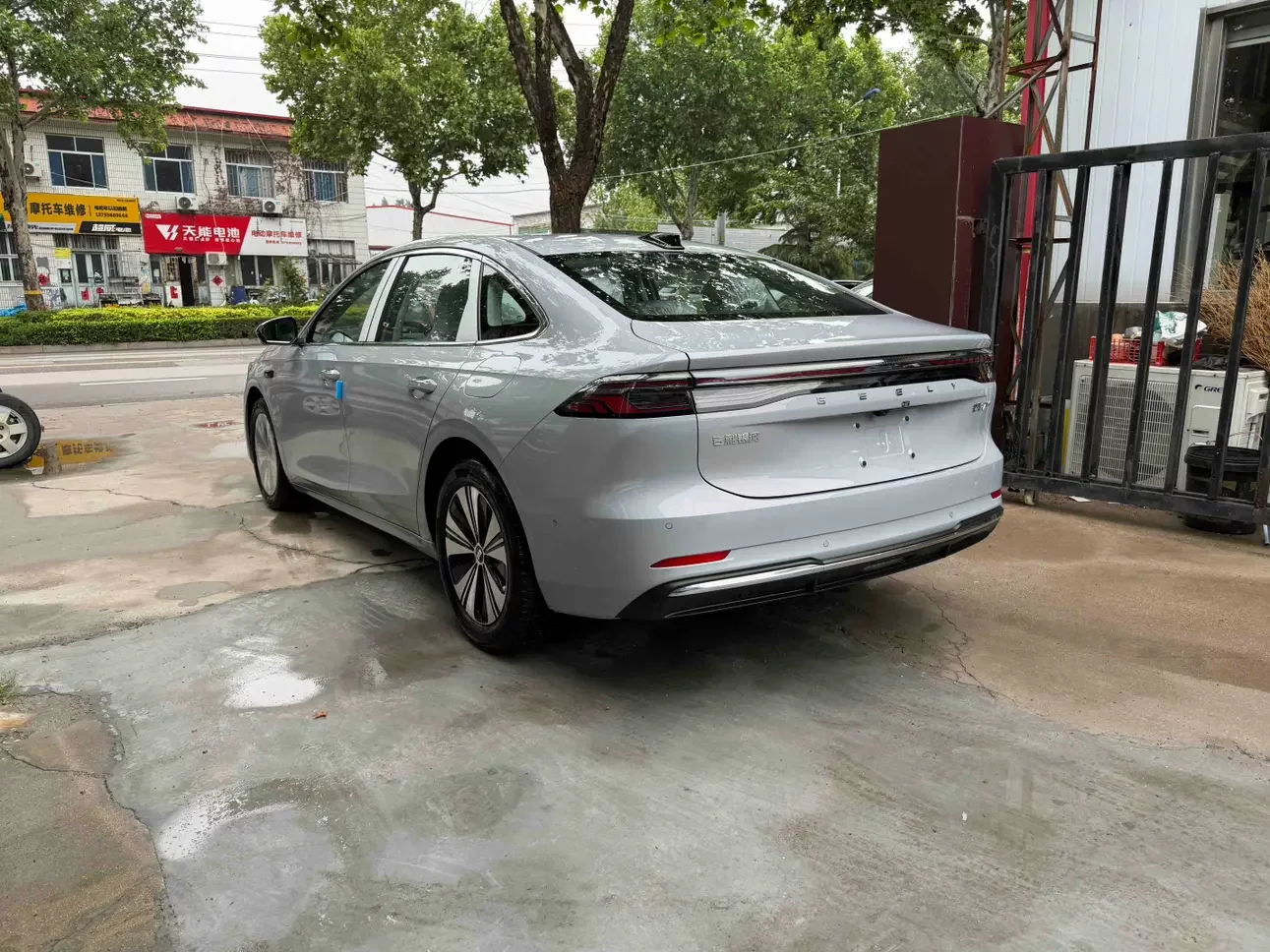 Geely Galaxy A7 EM