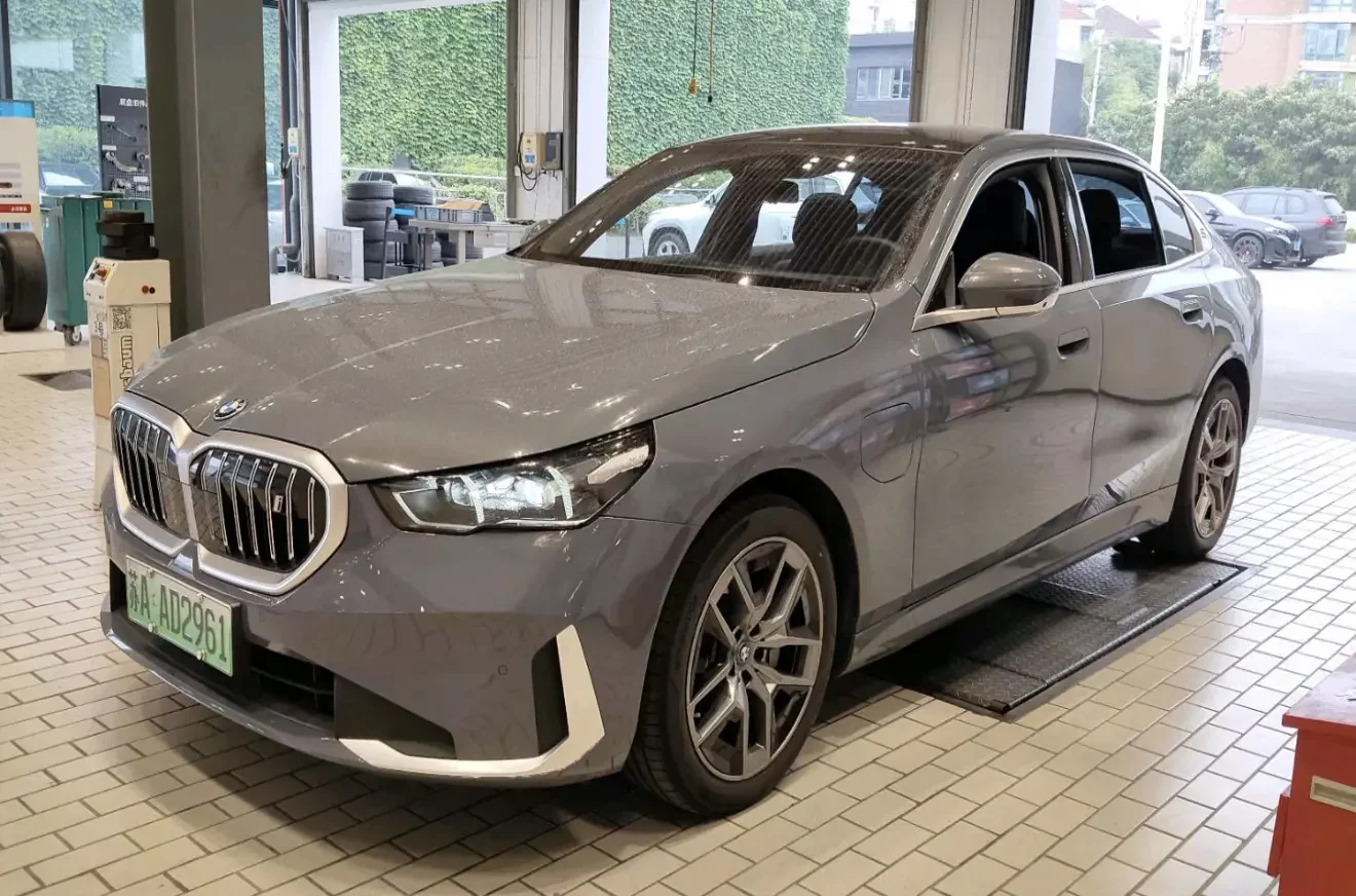 BMW i5  из Китая