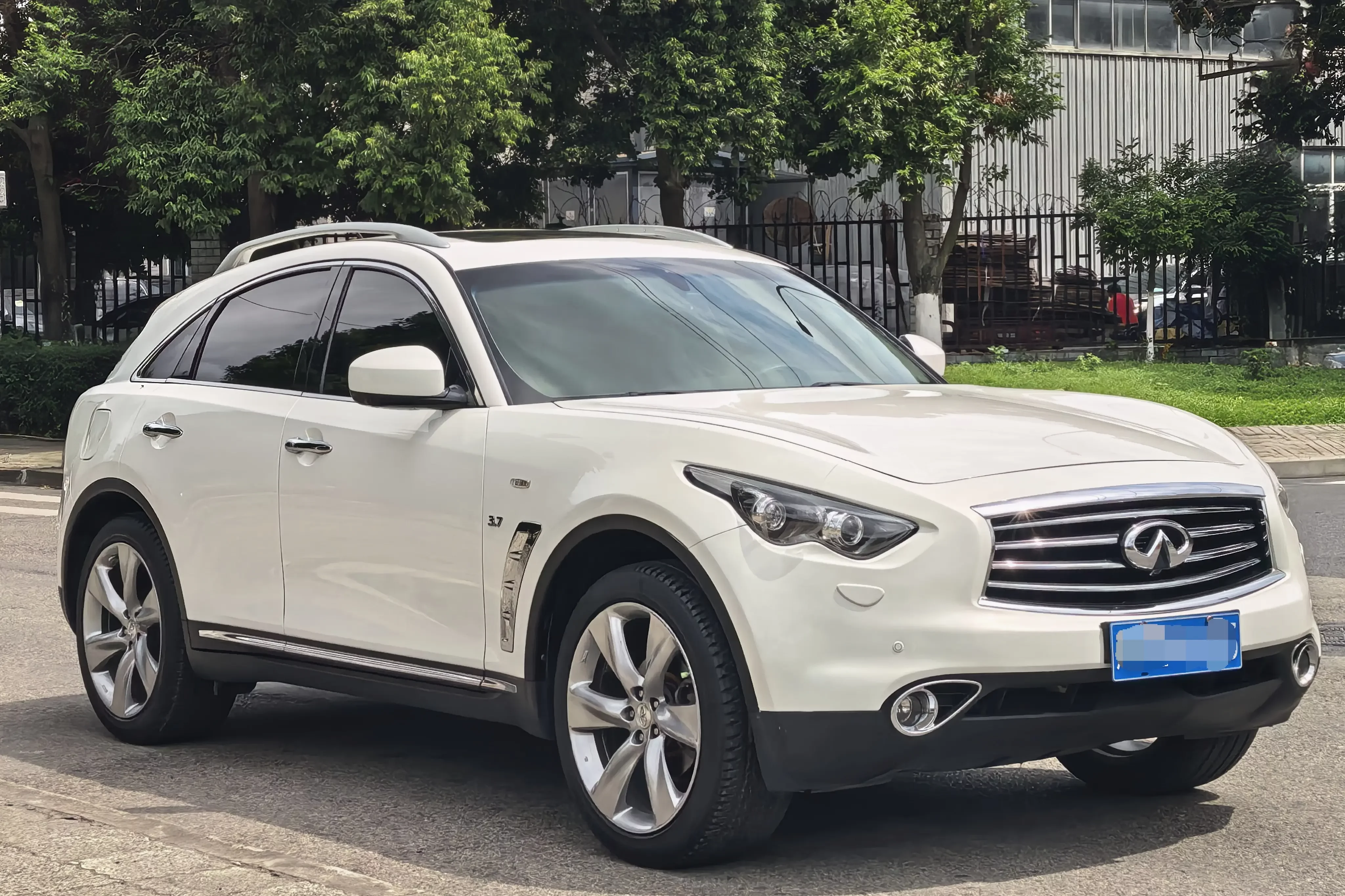 Infiniti QX70