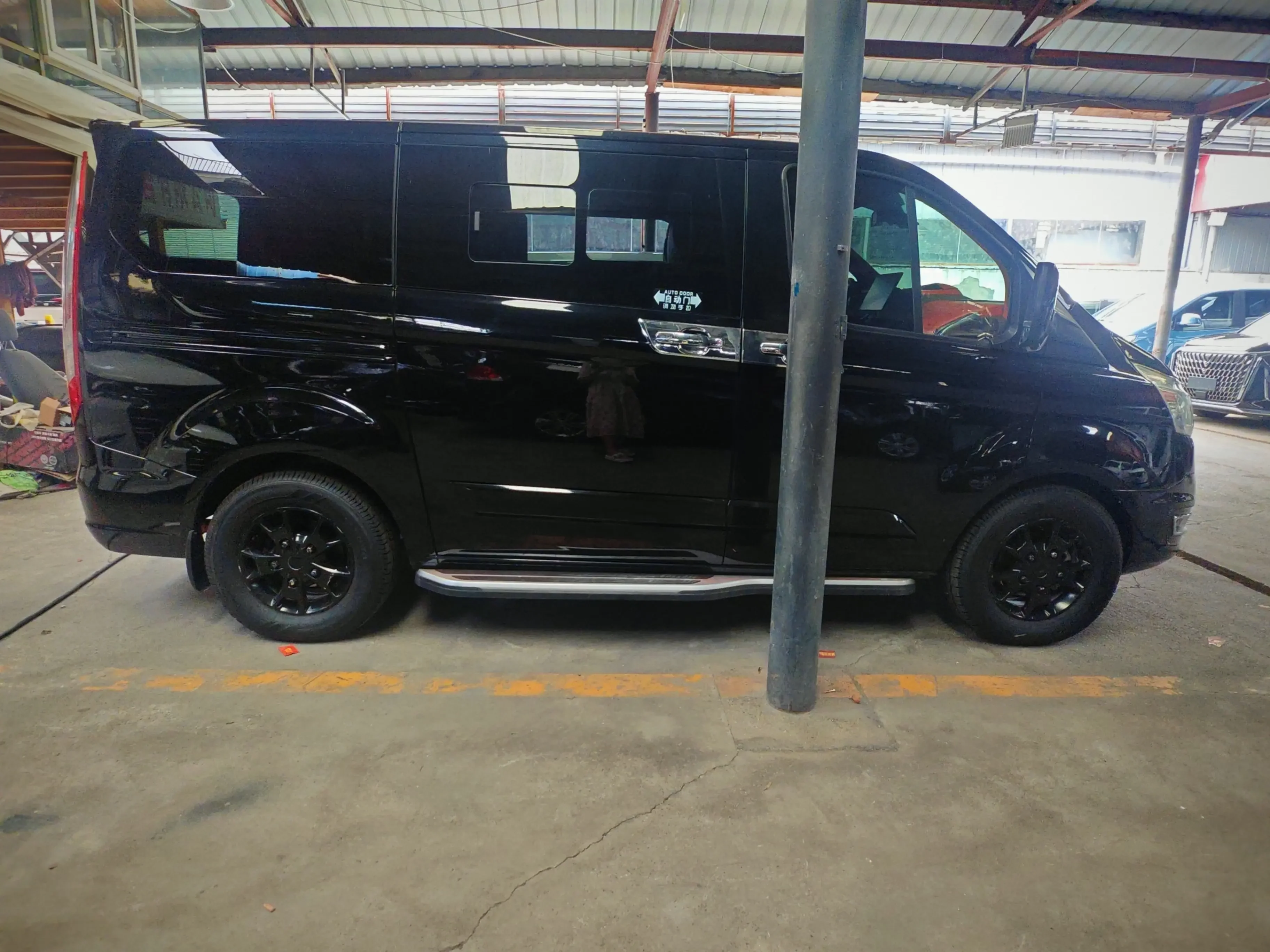 Ford Toureo