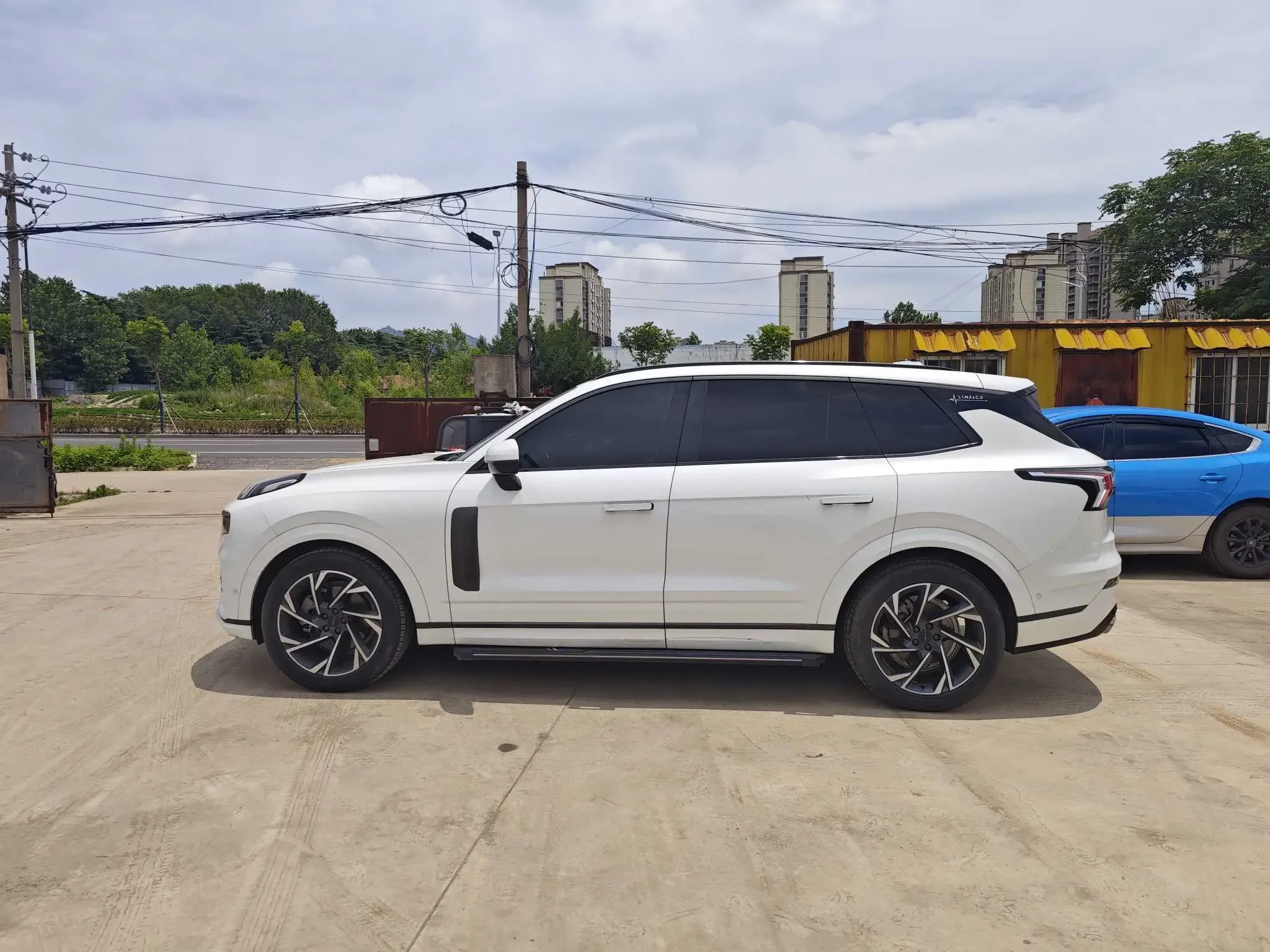 Lynk & Co 09
