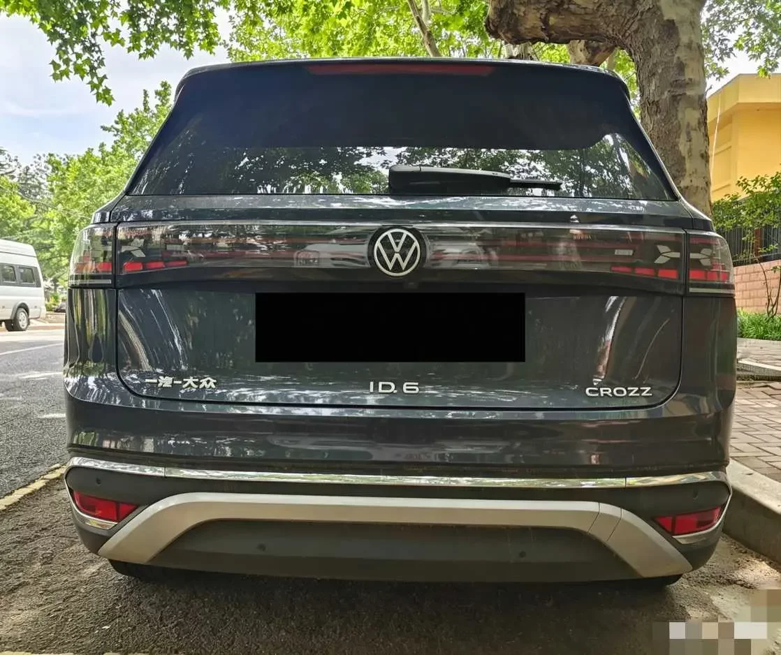 Volkswagen ID.6 CROZZ