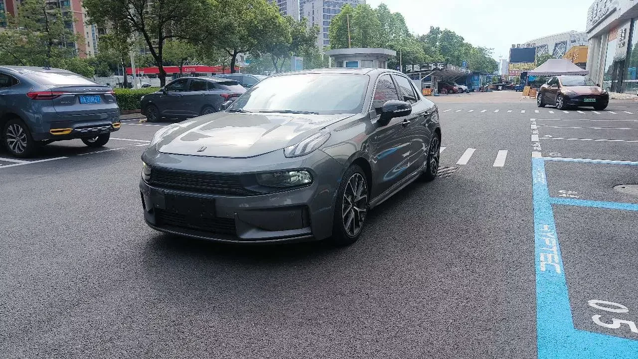 Lynk & Co 03