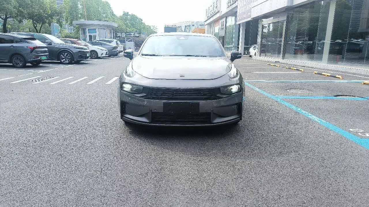 Lynk & Co 03