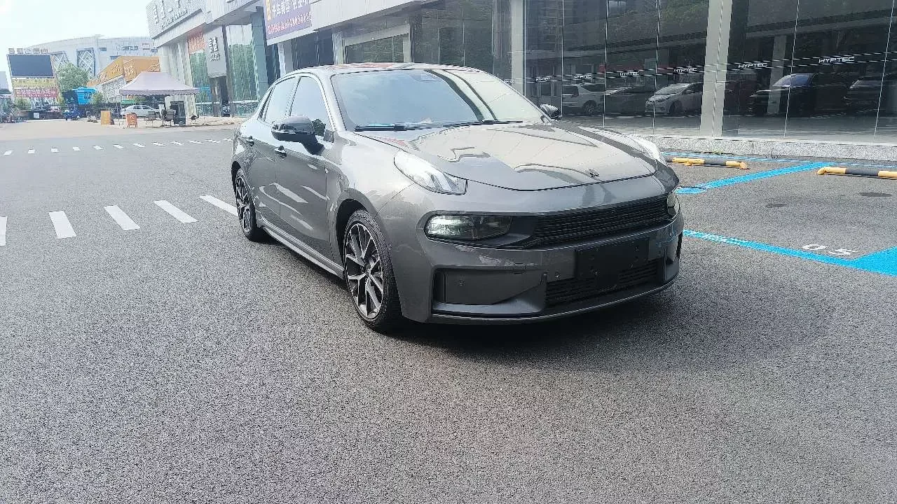 Lynk & Co 03