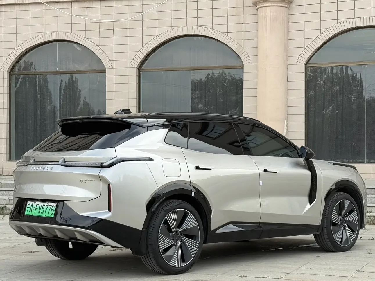 Lynk & Co 08 EM-P