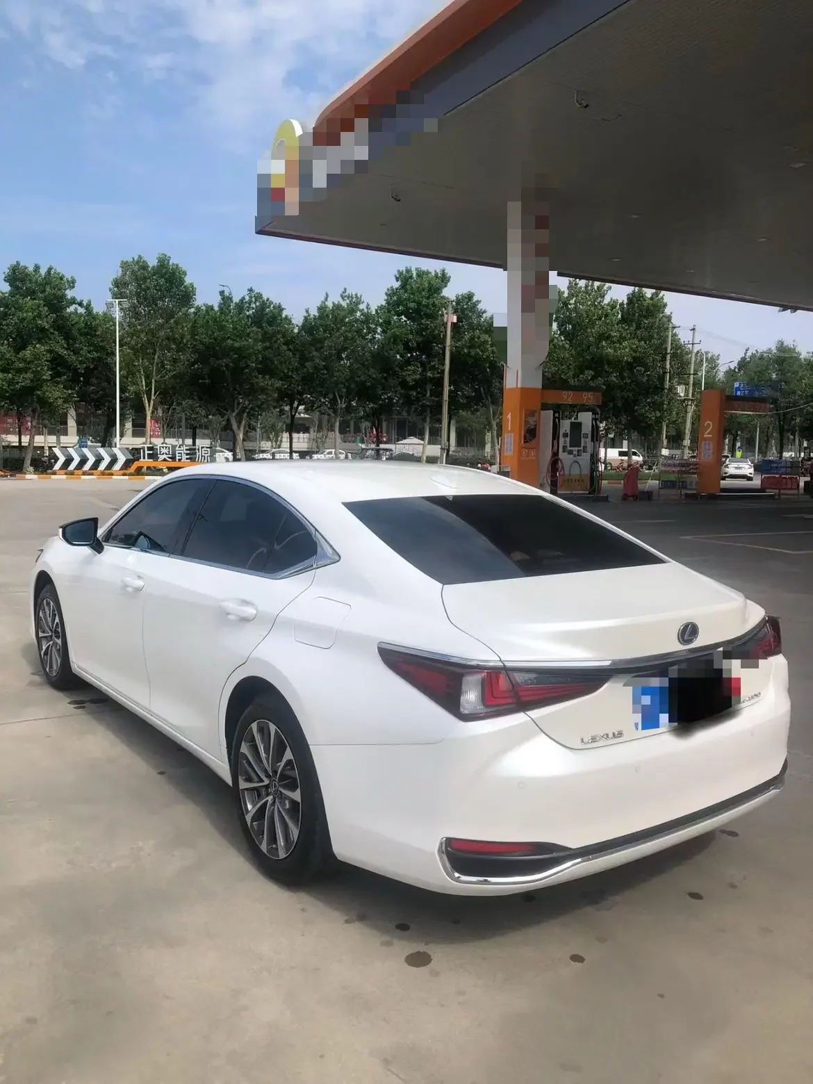 Lexus ES