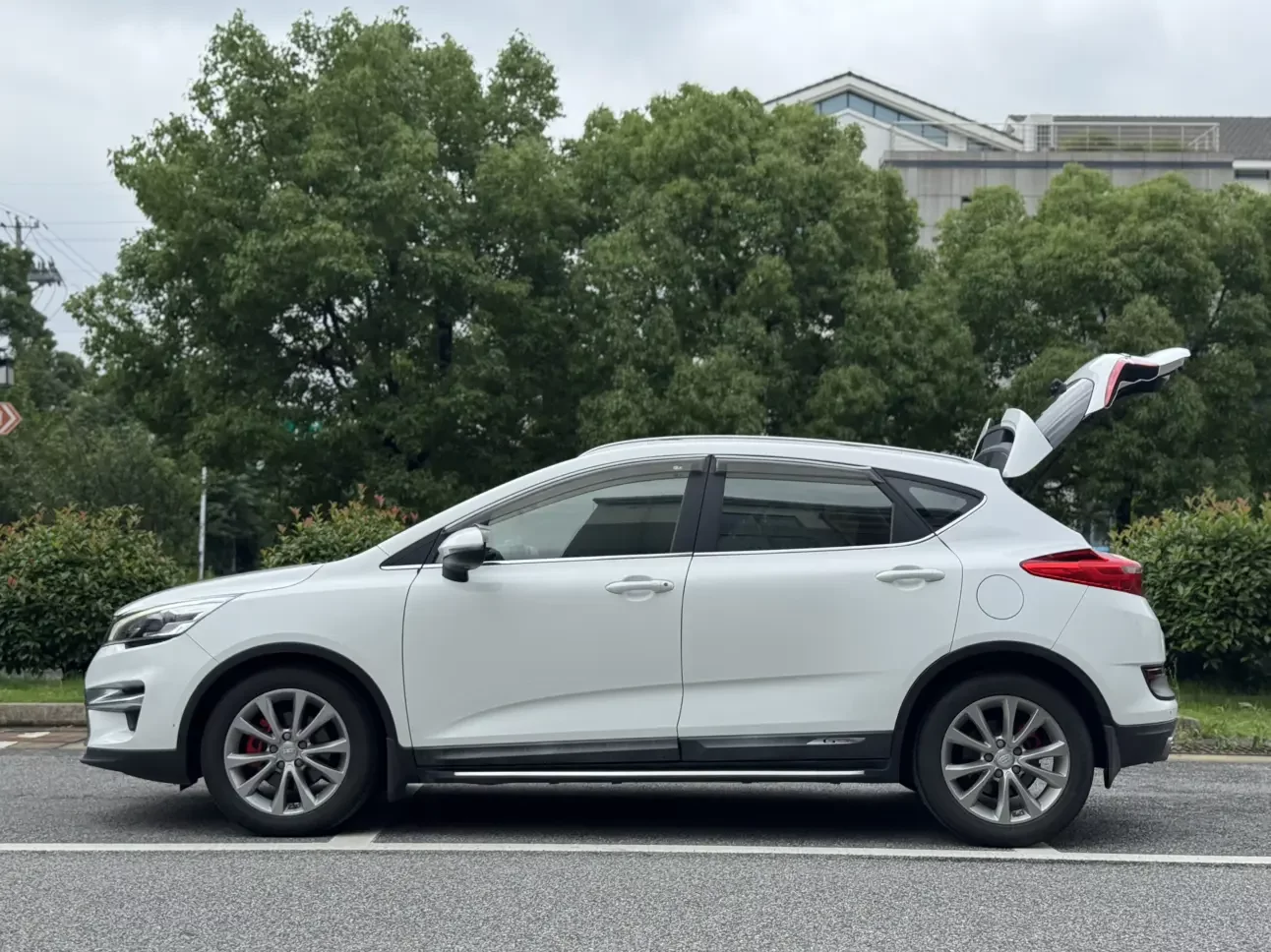 Geely Emgrand GS