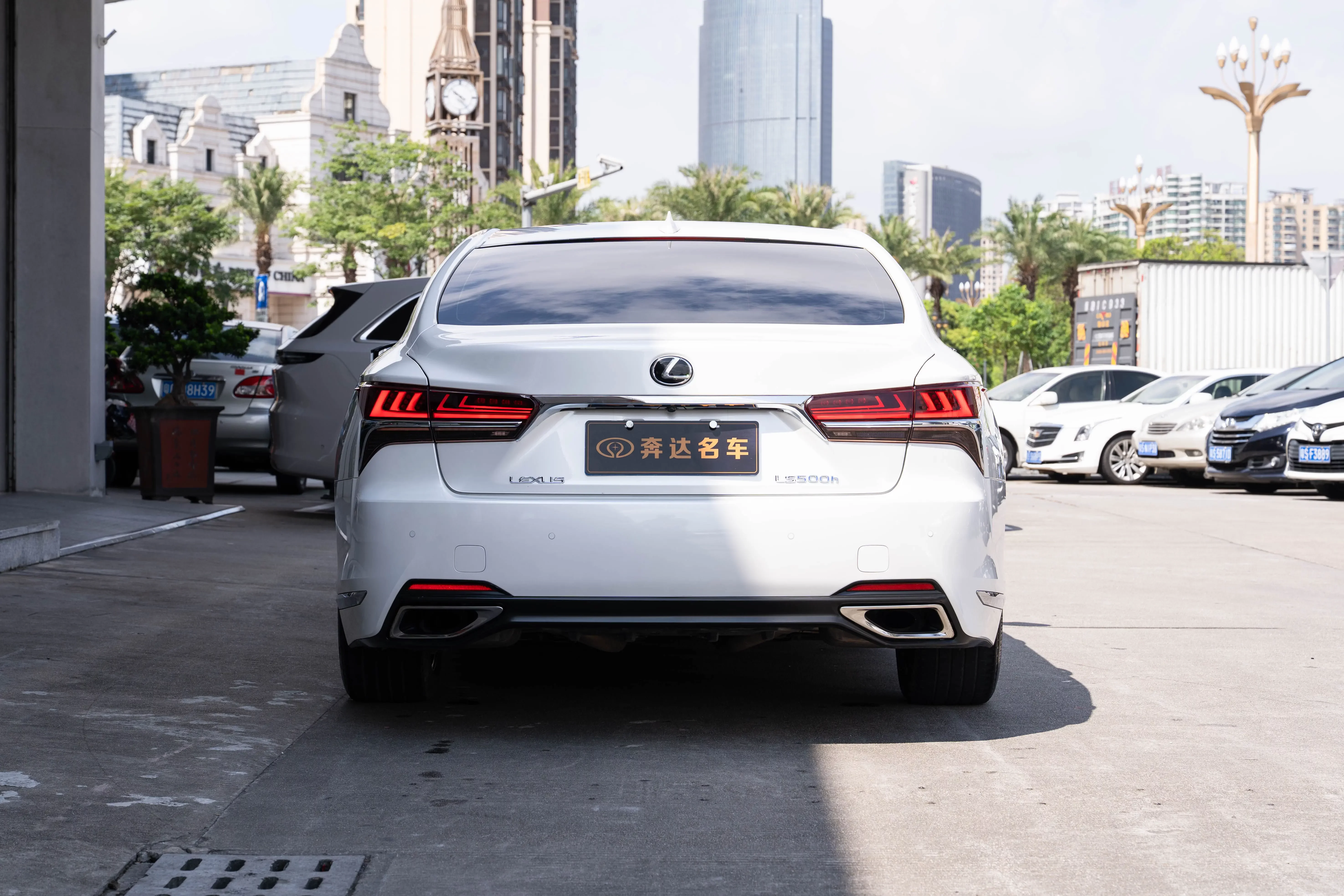 Lexus LS