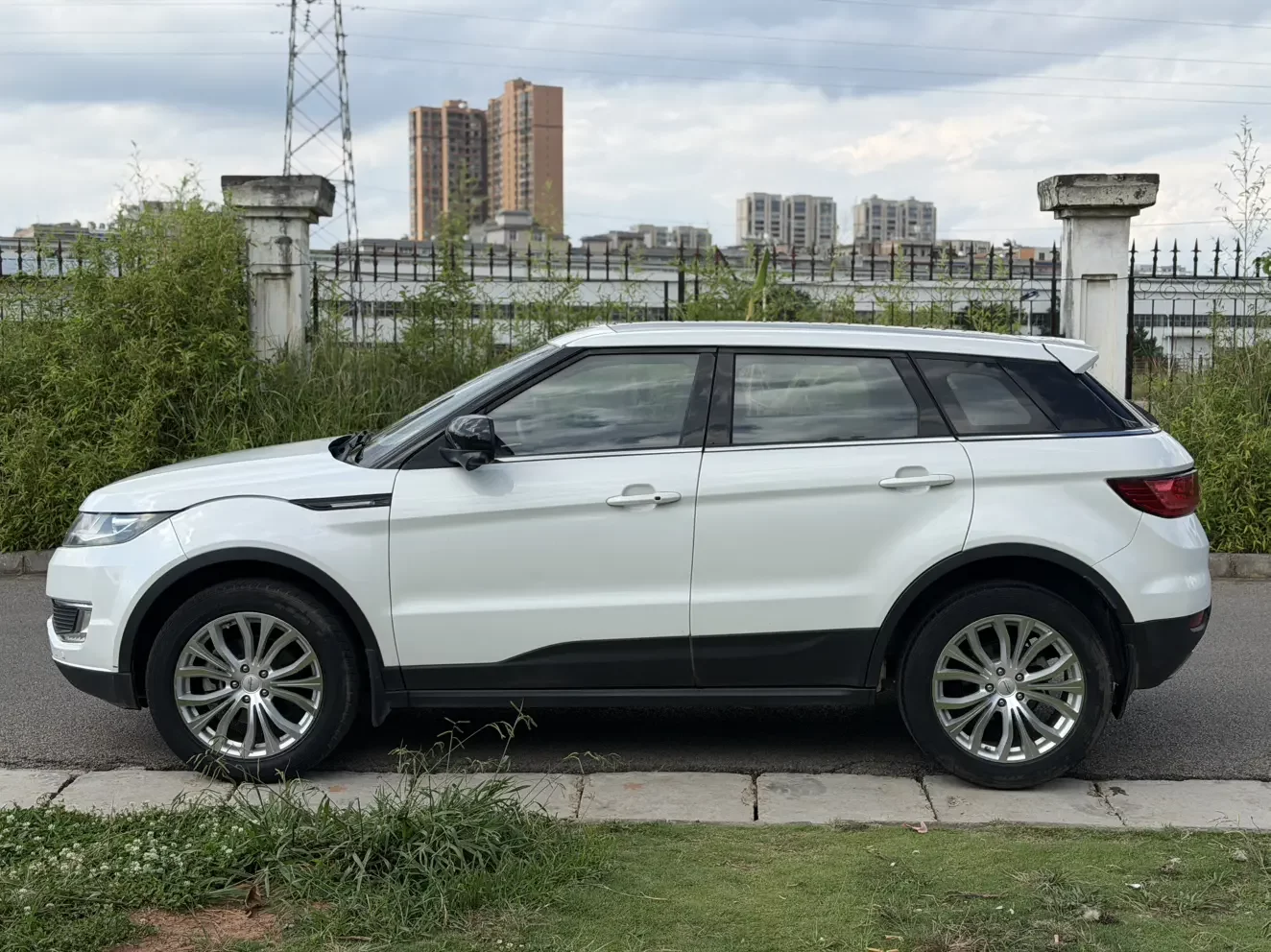 Lu Feng Landwind X7