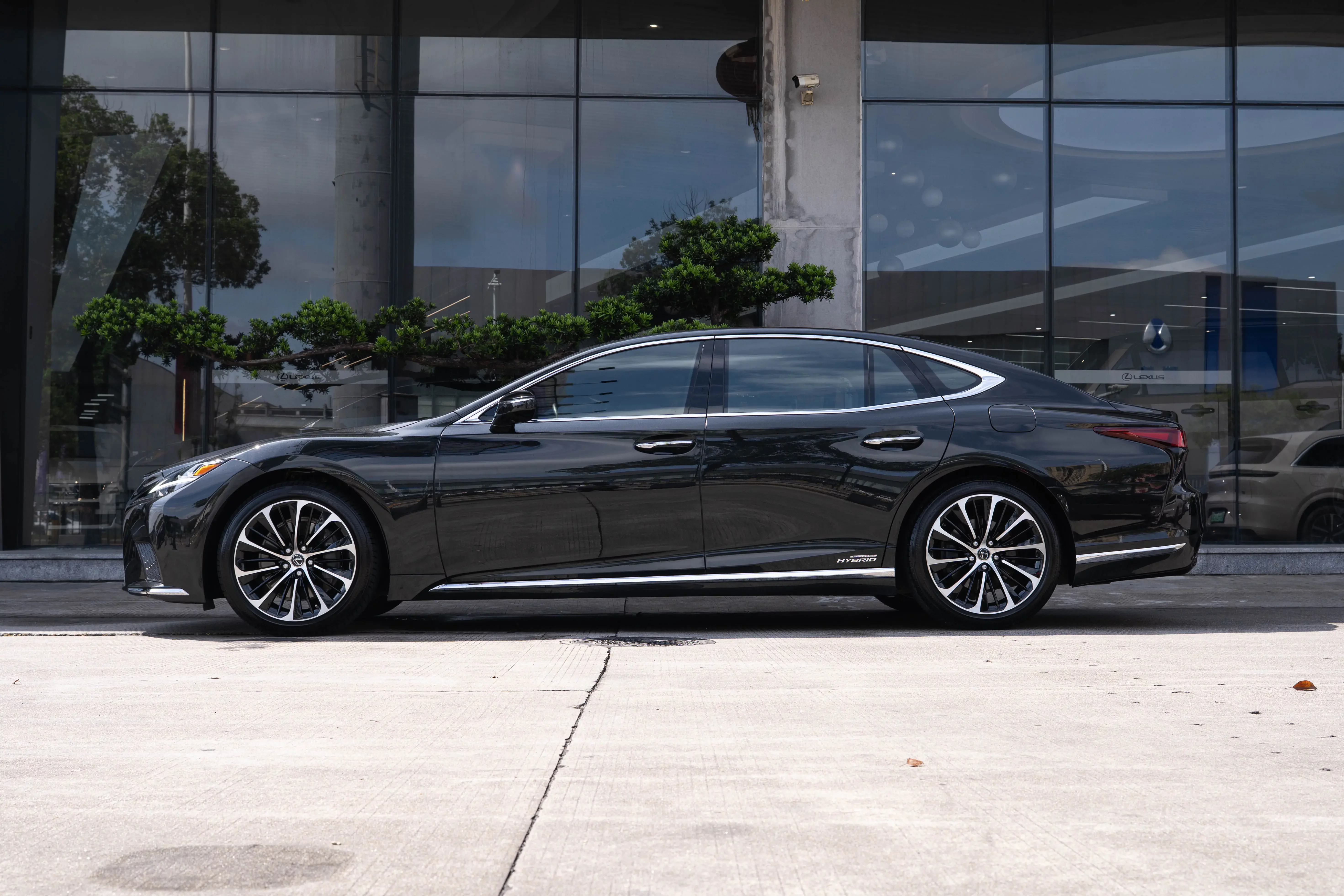 Lexus LS
