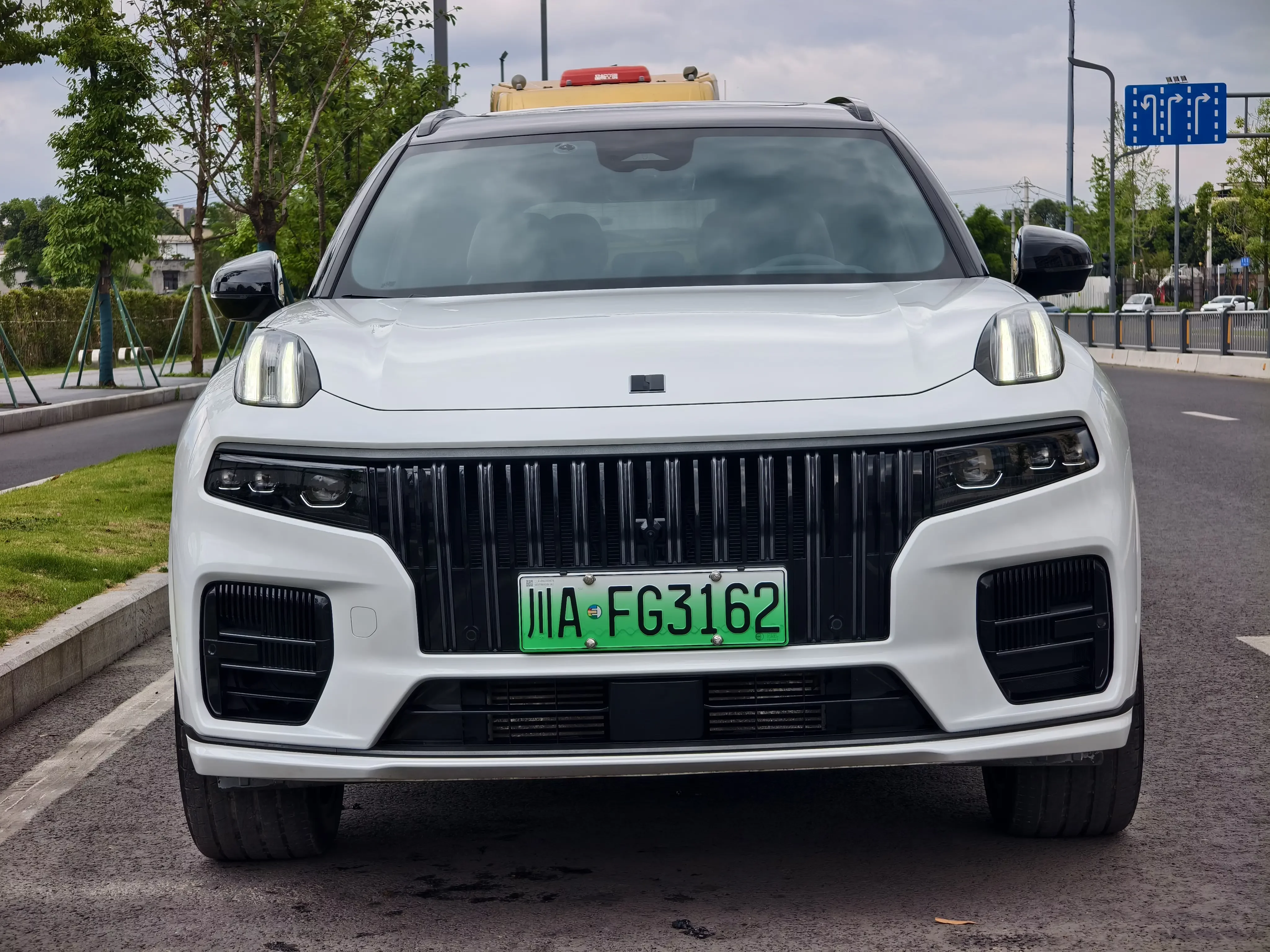 Lynk & Co 09 EM-P