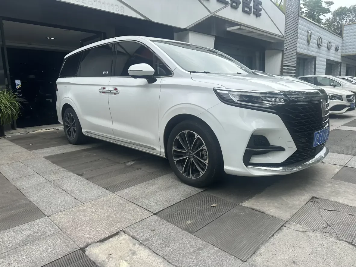 Roewe iMAX8