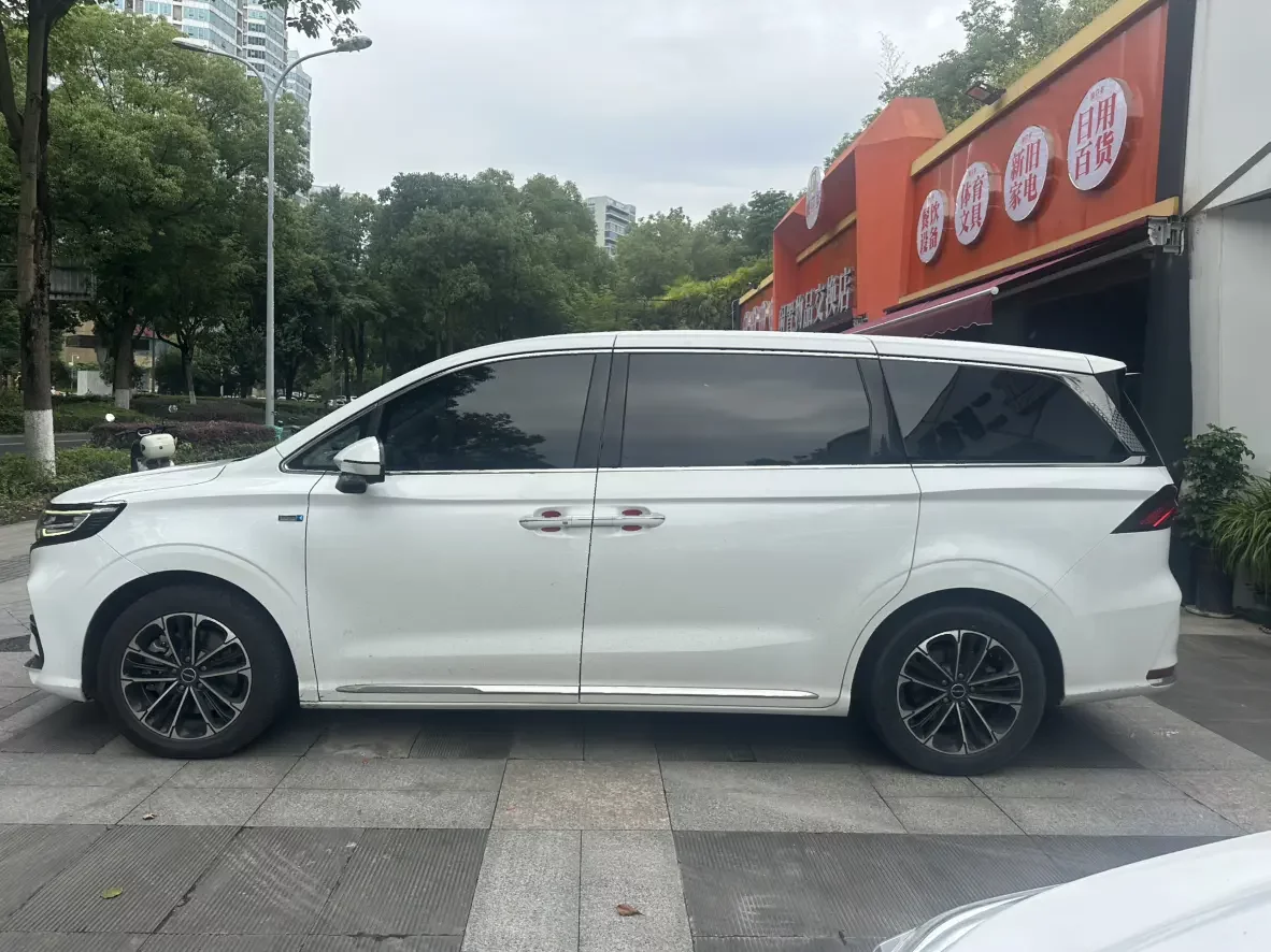 Roewe iMAX8