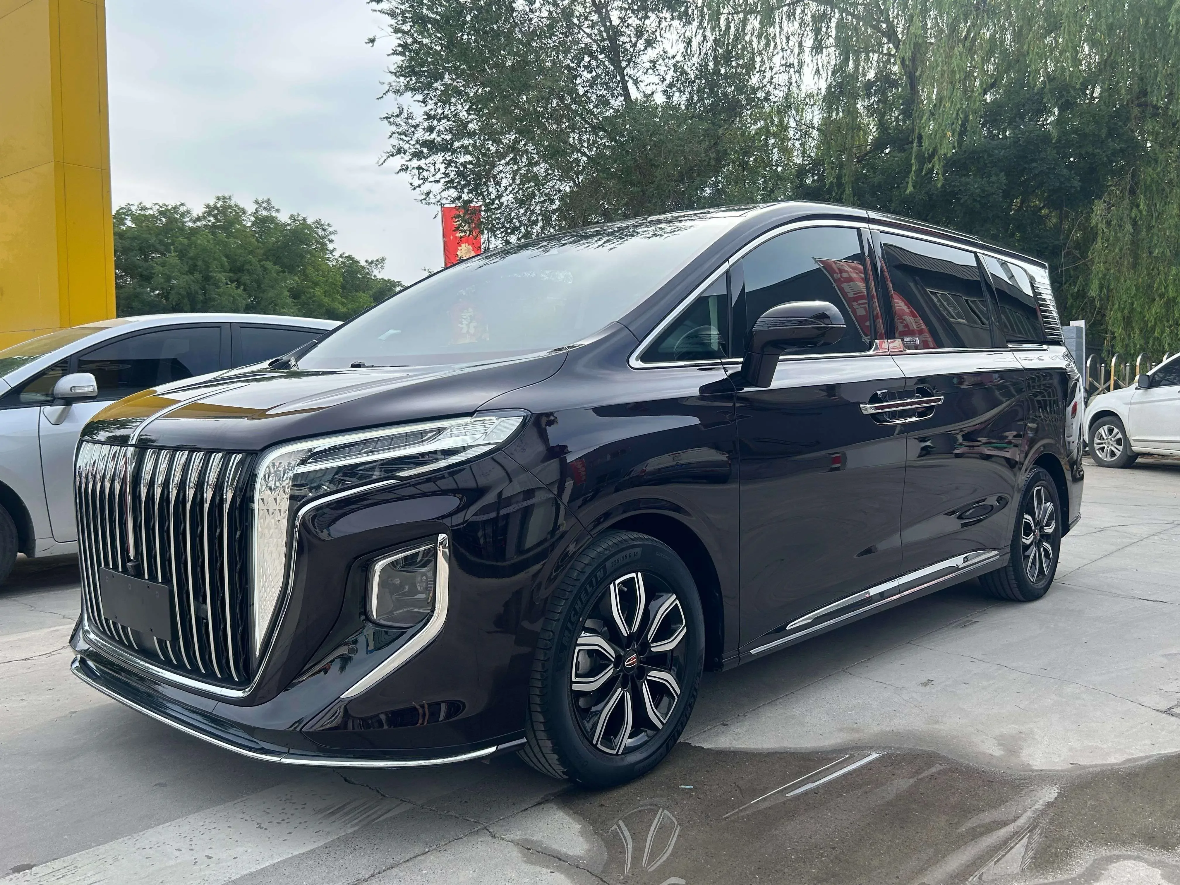Hongqi HQ9
