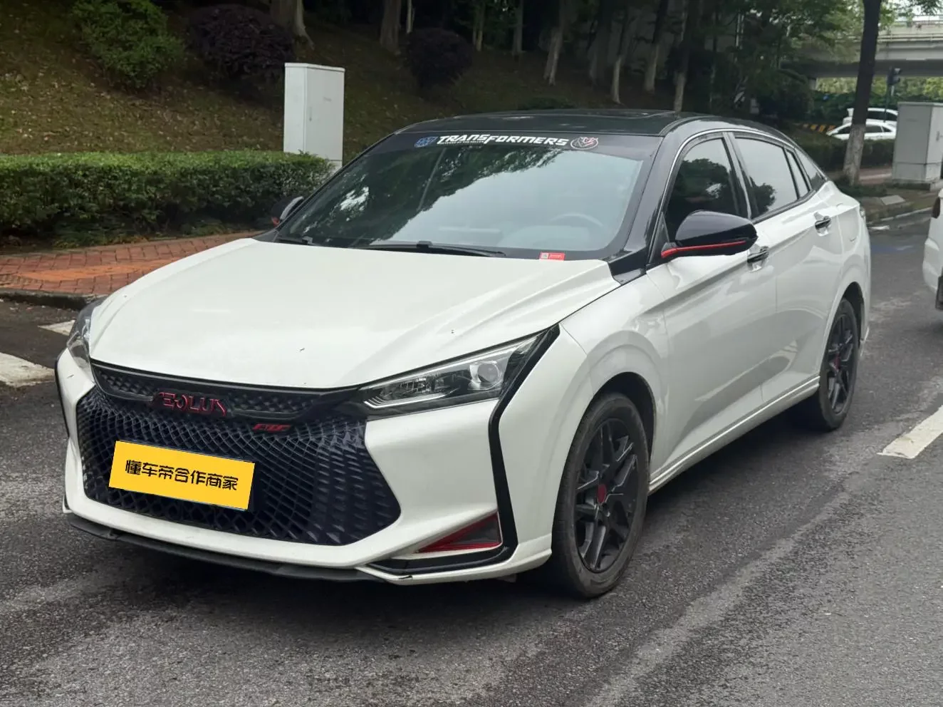 Dongfeng Yixuan  из Китая