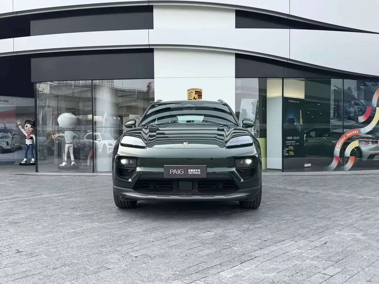 Porsche Macan EV