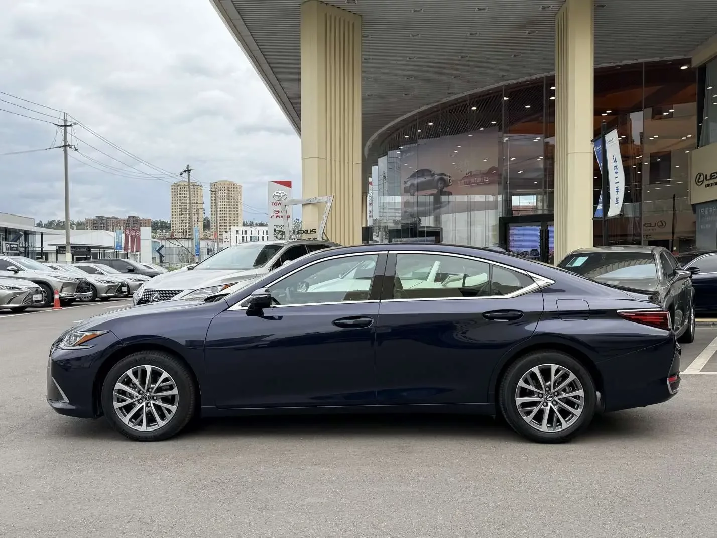 Lexus ES
