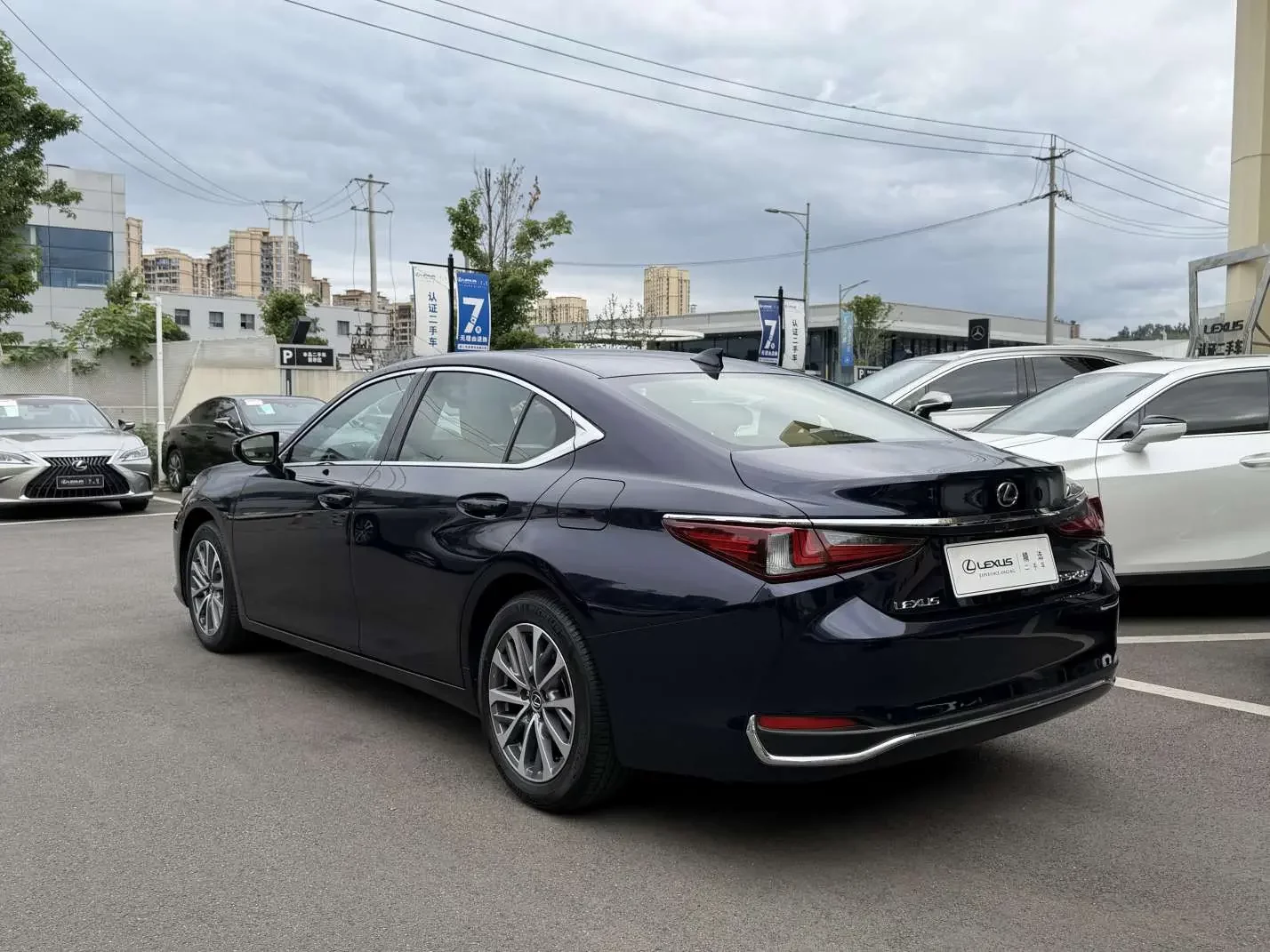 Lexus ES