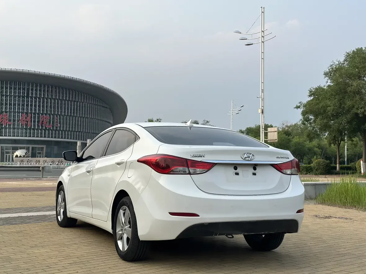 Hyundai Elantra