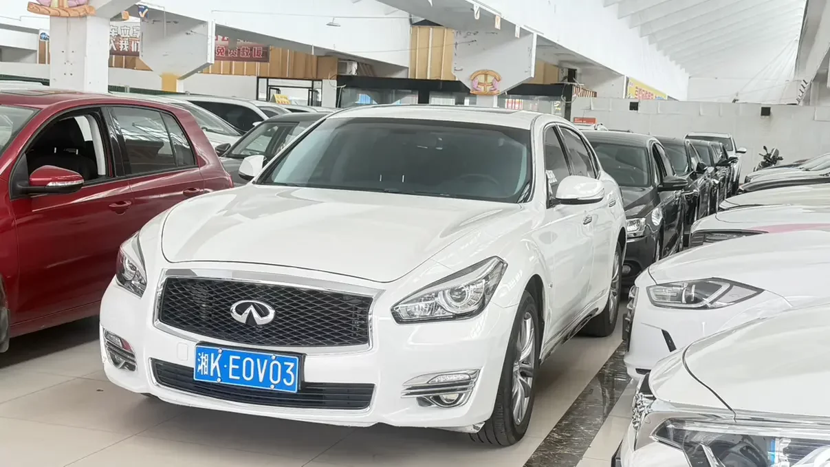 Infiniti Q70