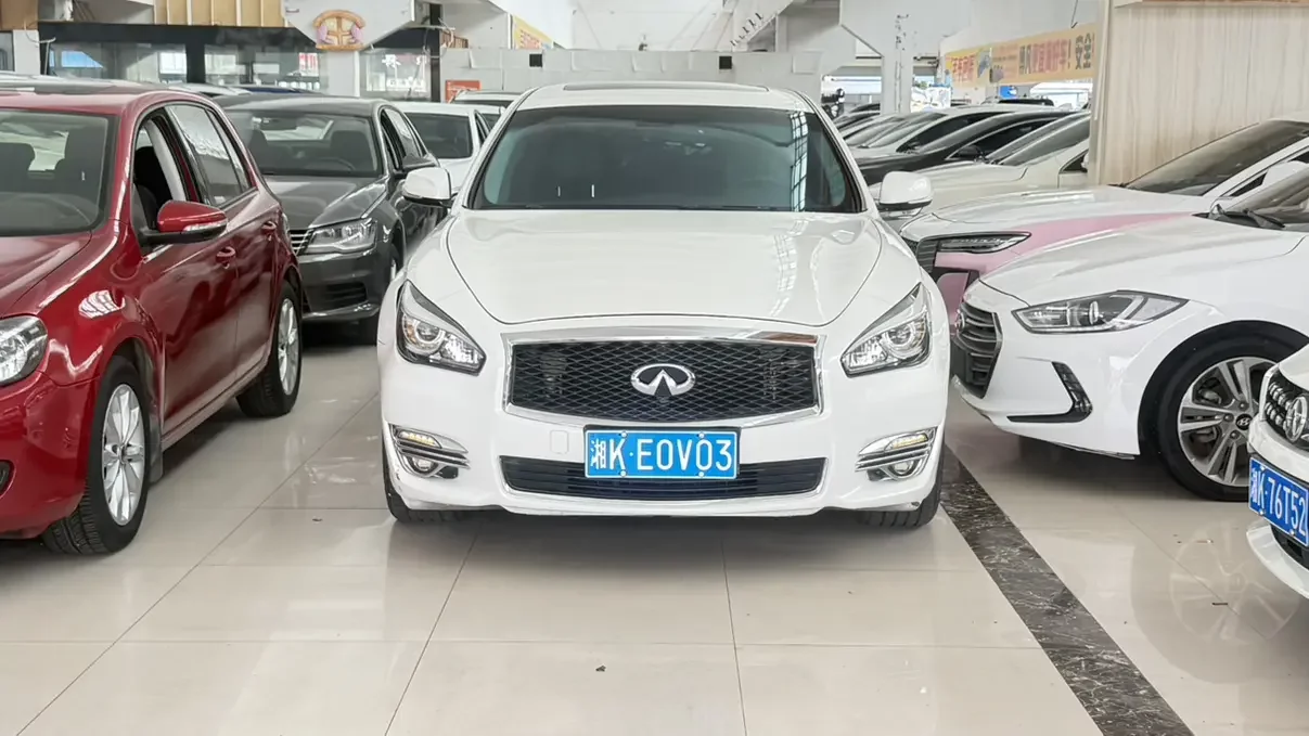 Infiniti Q70