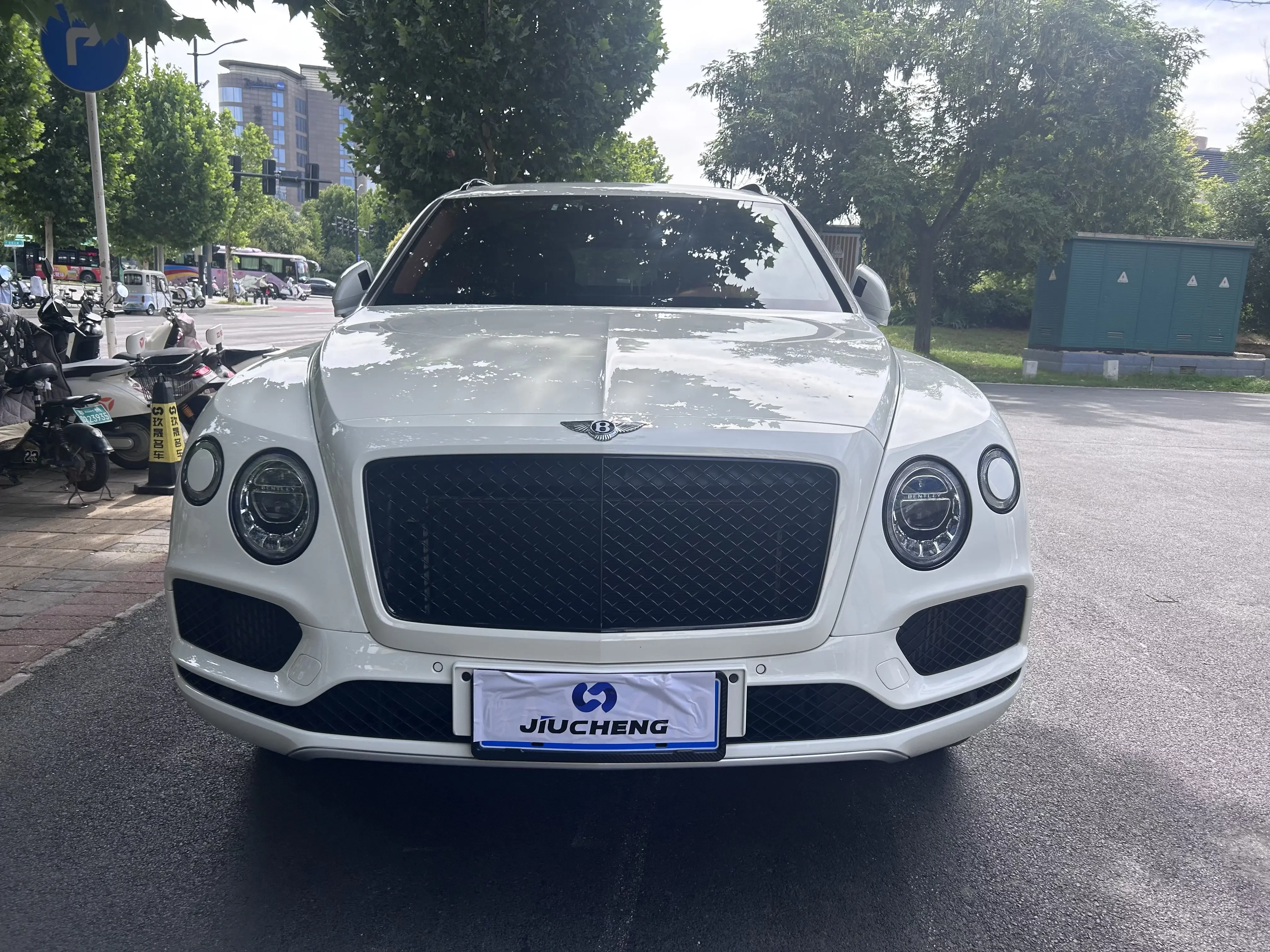 Bentley Bentayga PHEV