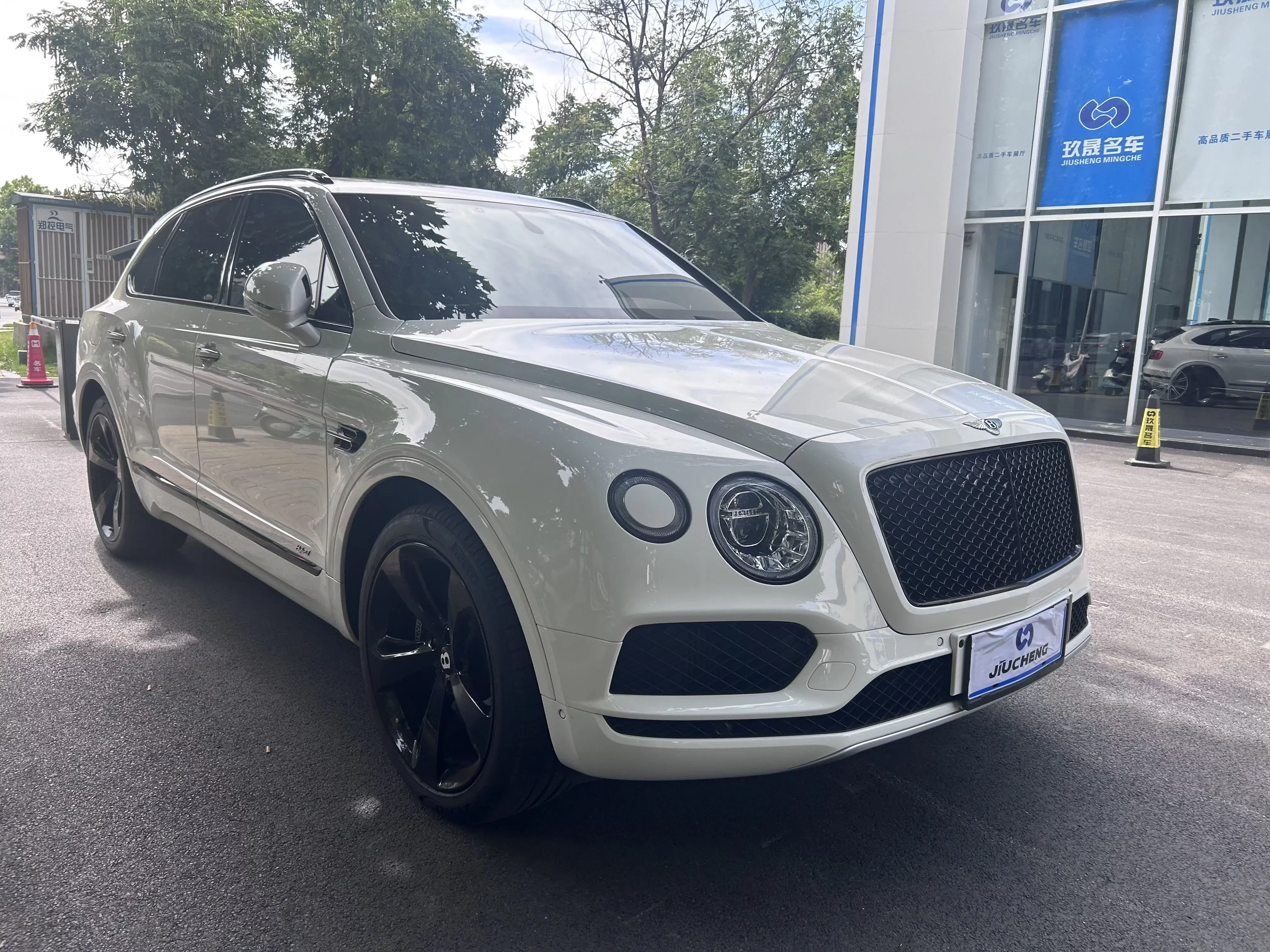 Bentley Bentayga PHEV