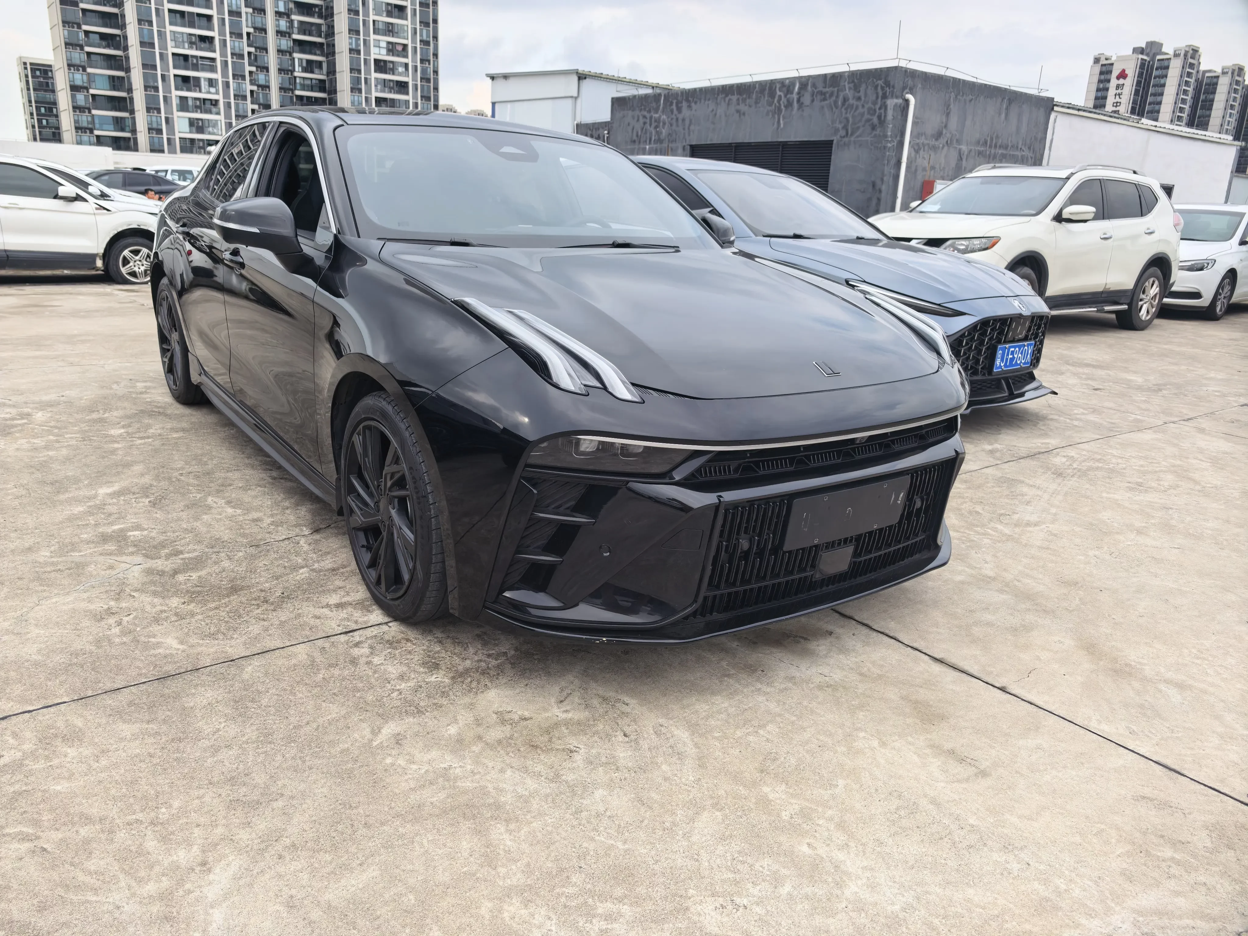 Lynk & Co 03