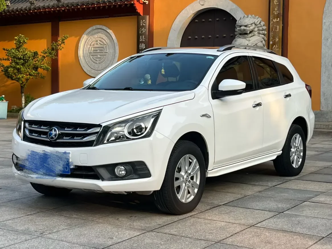 Kai Chen Venucia T70