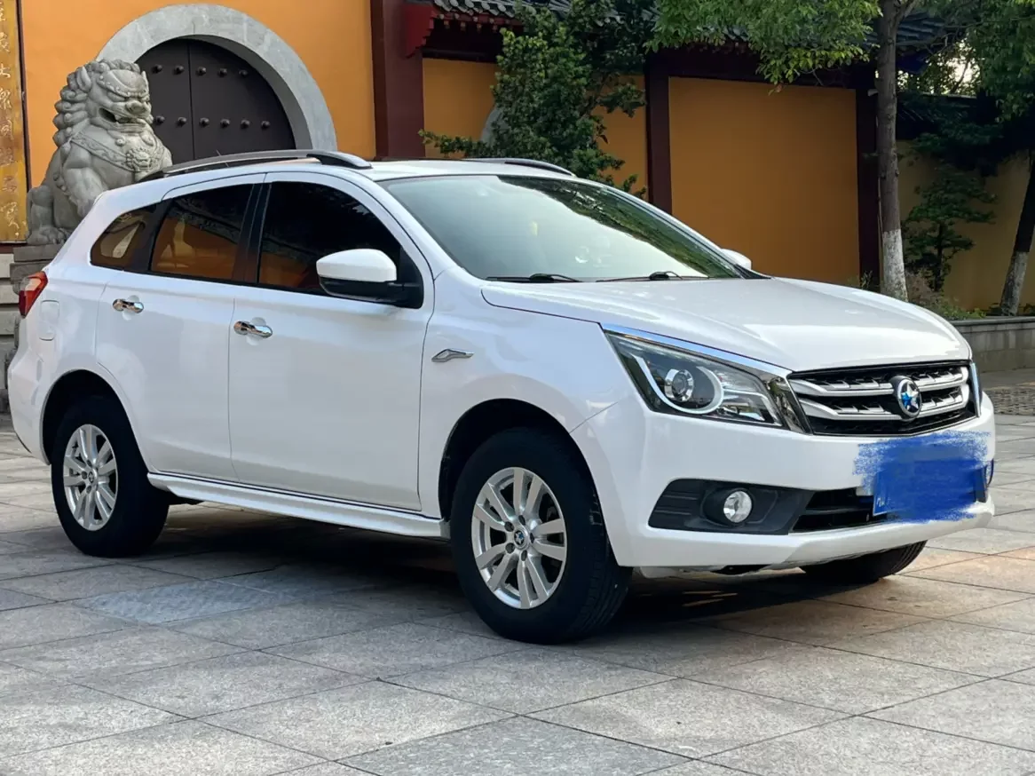 Kai Chen Venucia T70