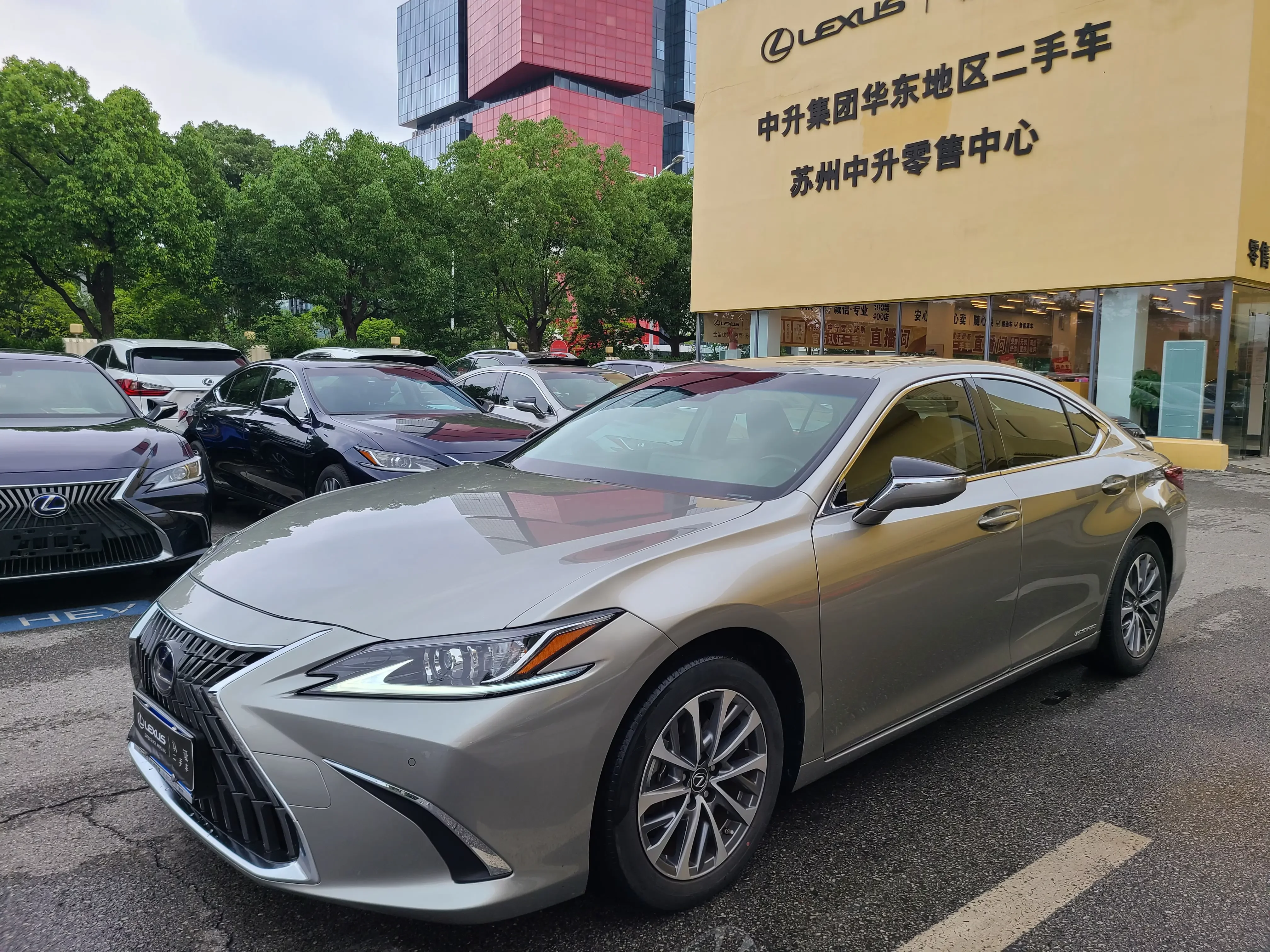 Lexus ES