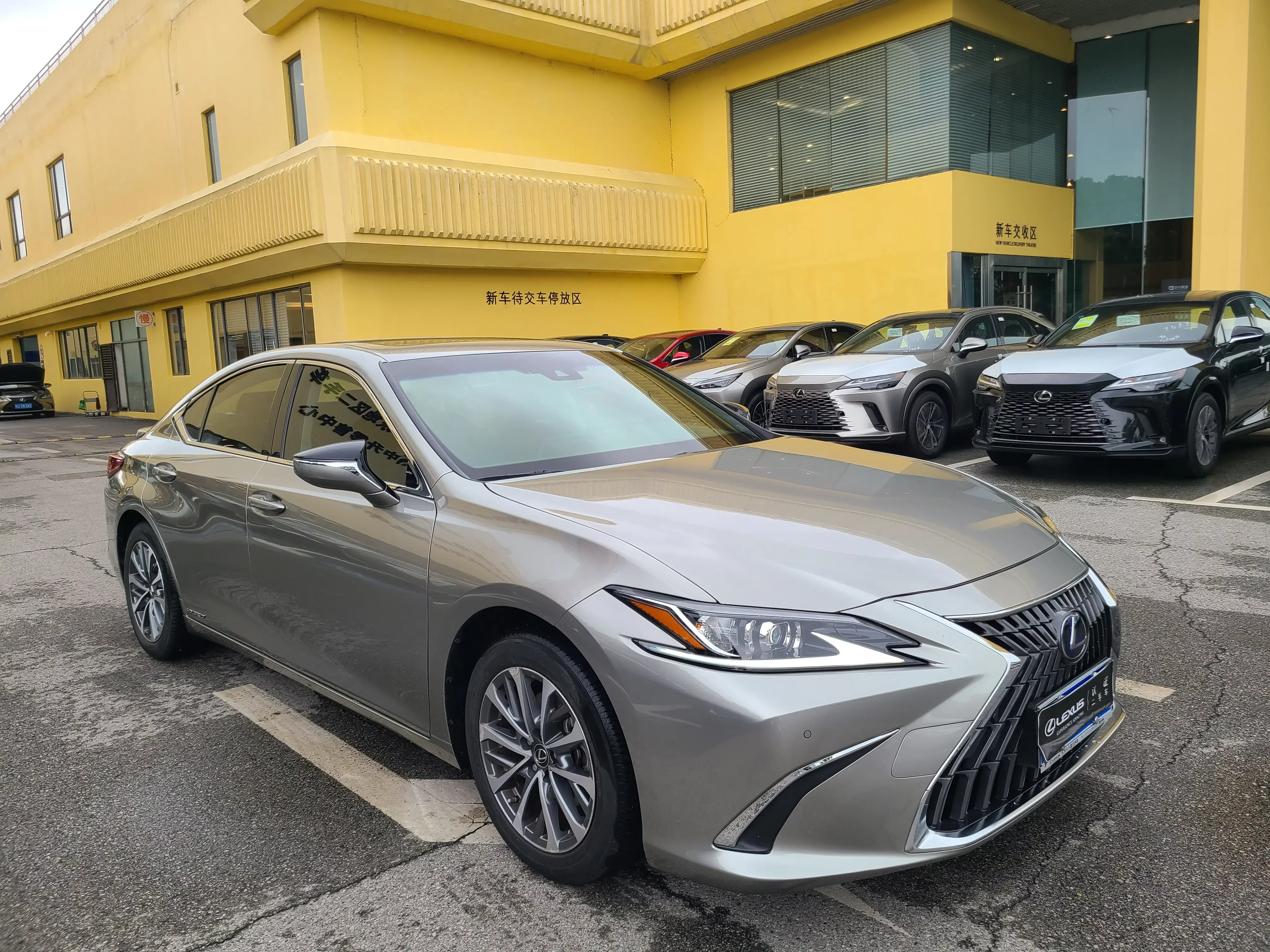 Lexus ES