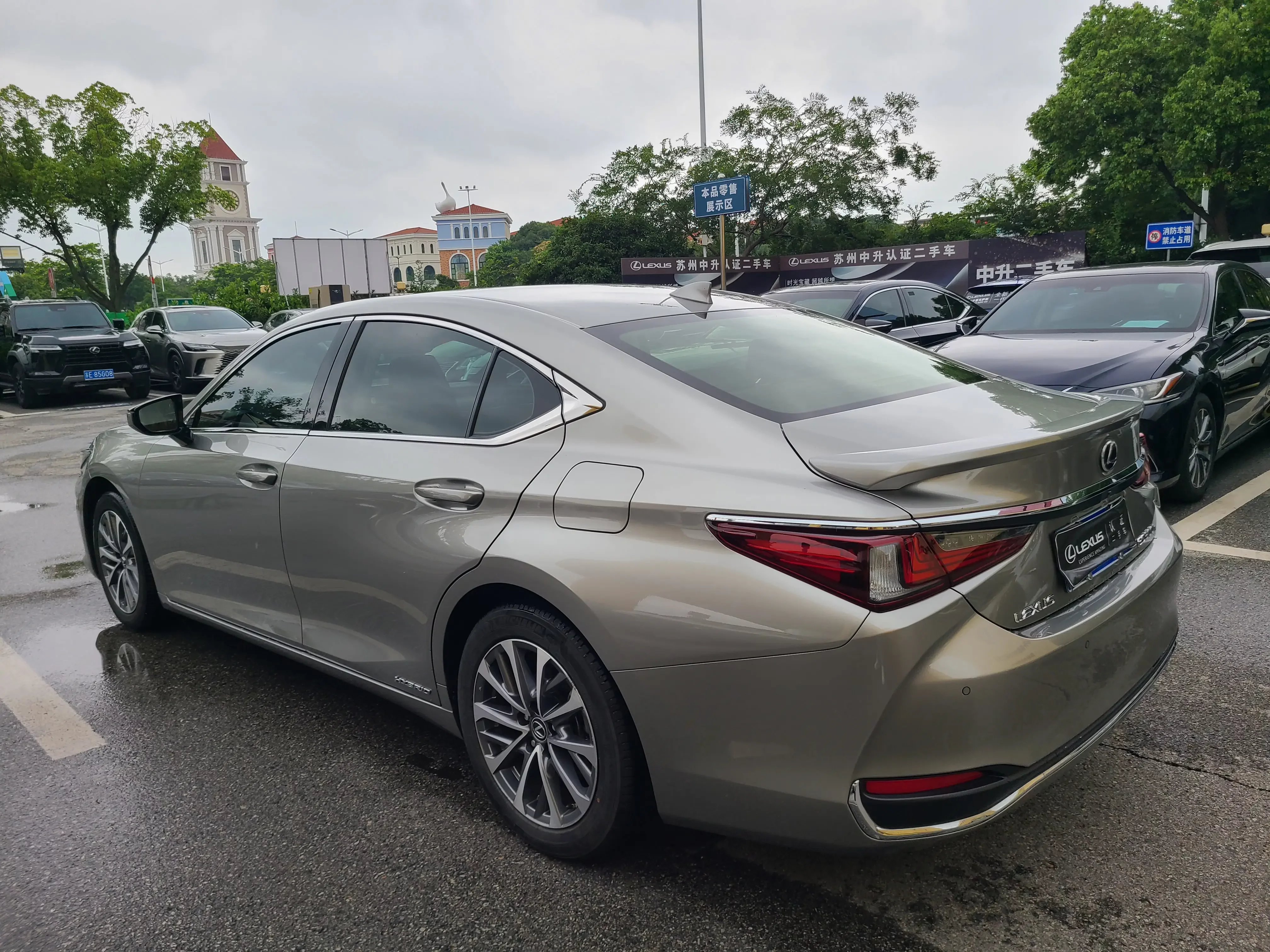 Lexus ES