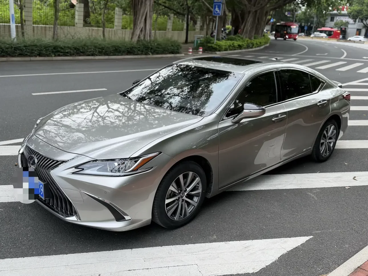 Lexus ES