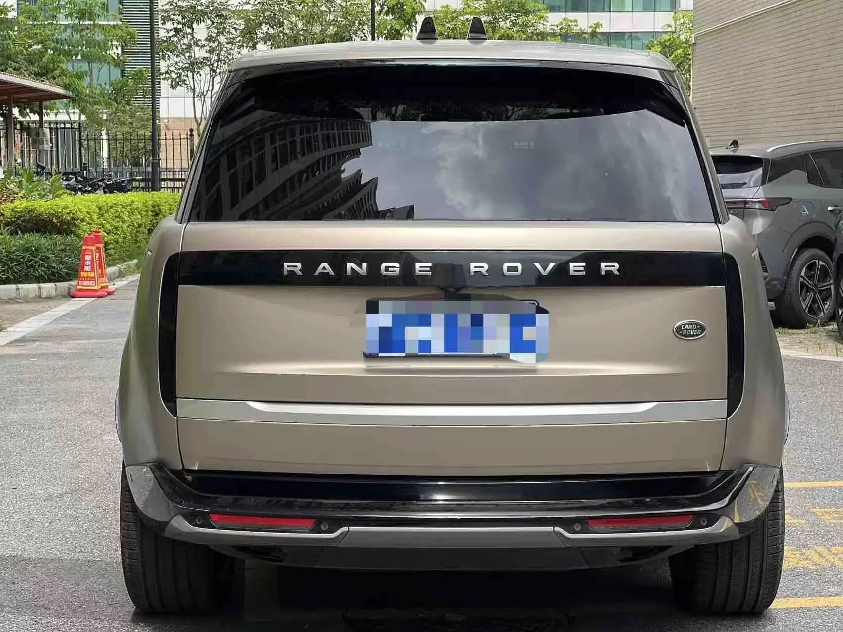 Land Rover range rover