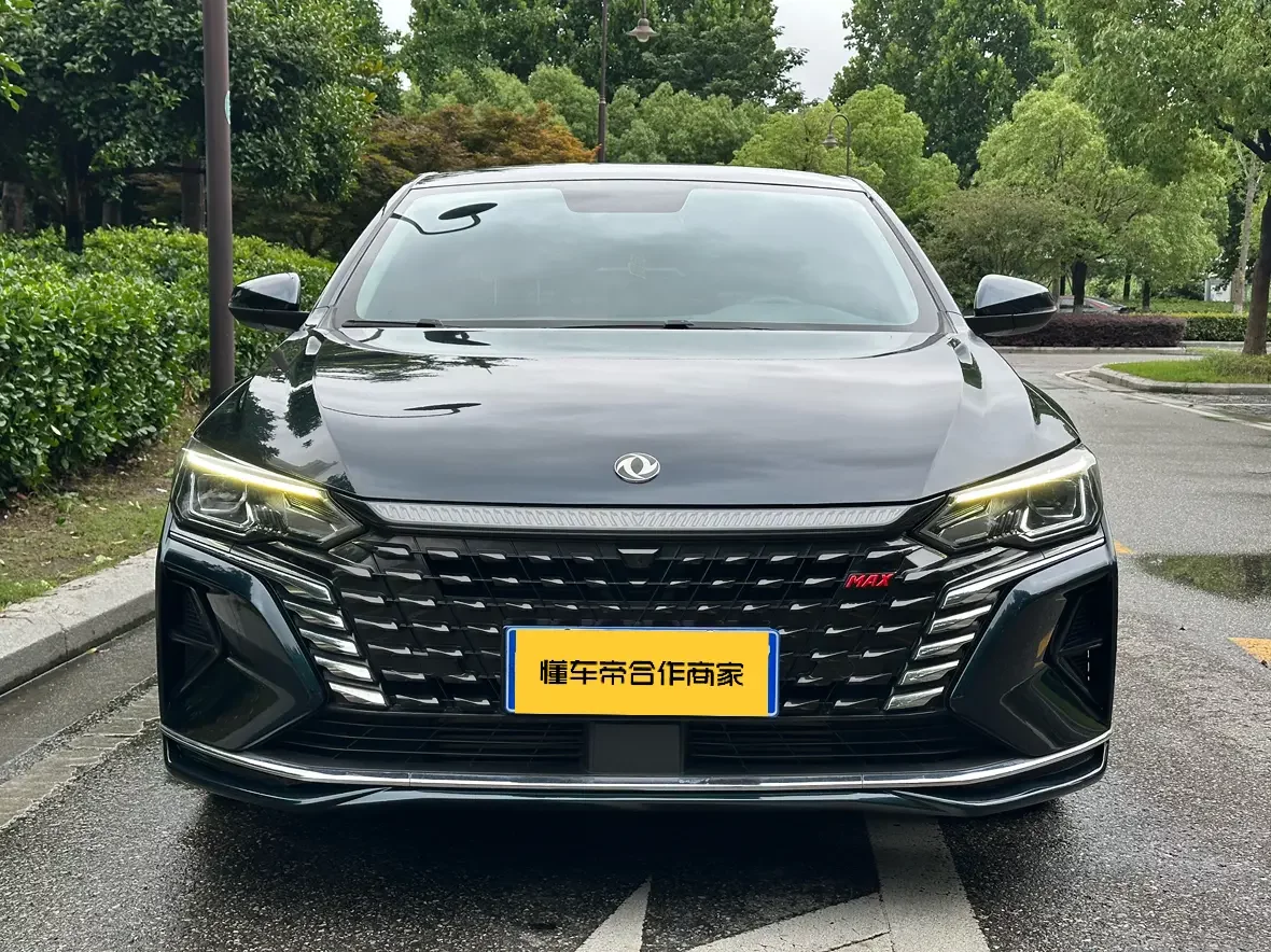 Dongfeng Yixuan MAX  из Китая