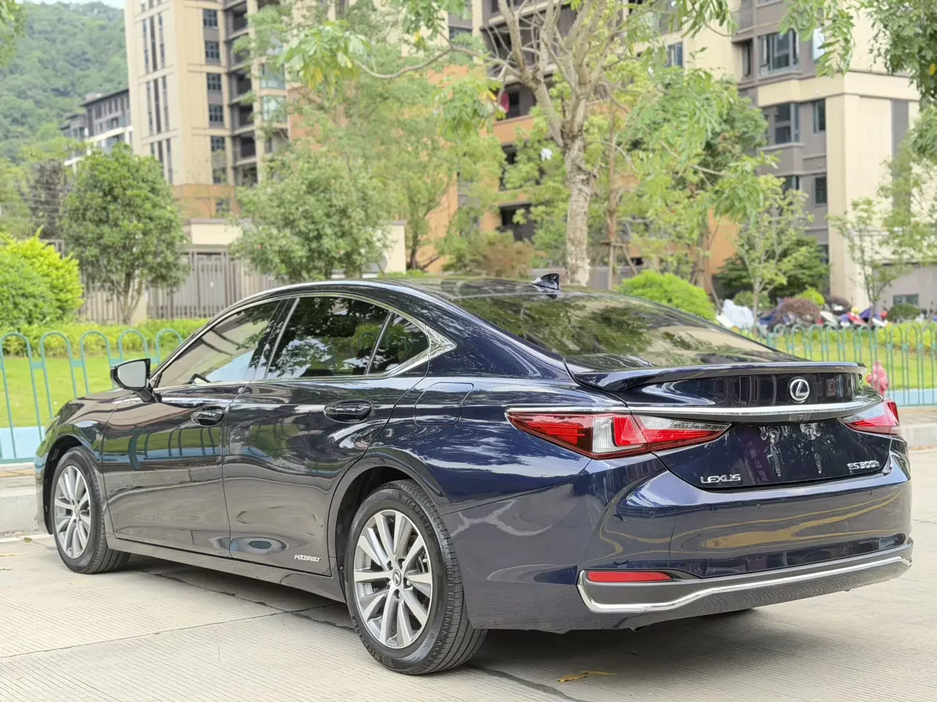 Lexus ES