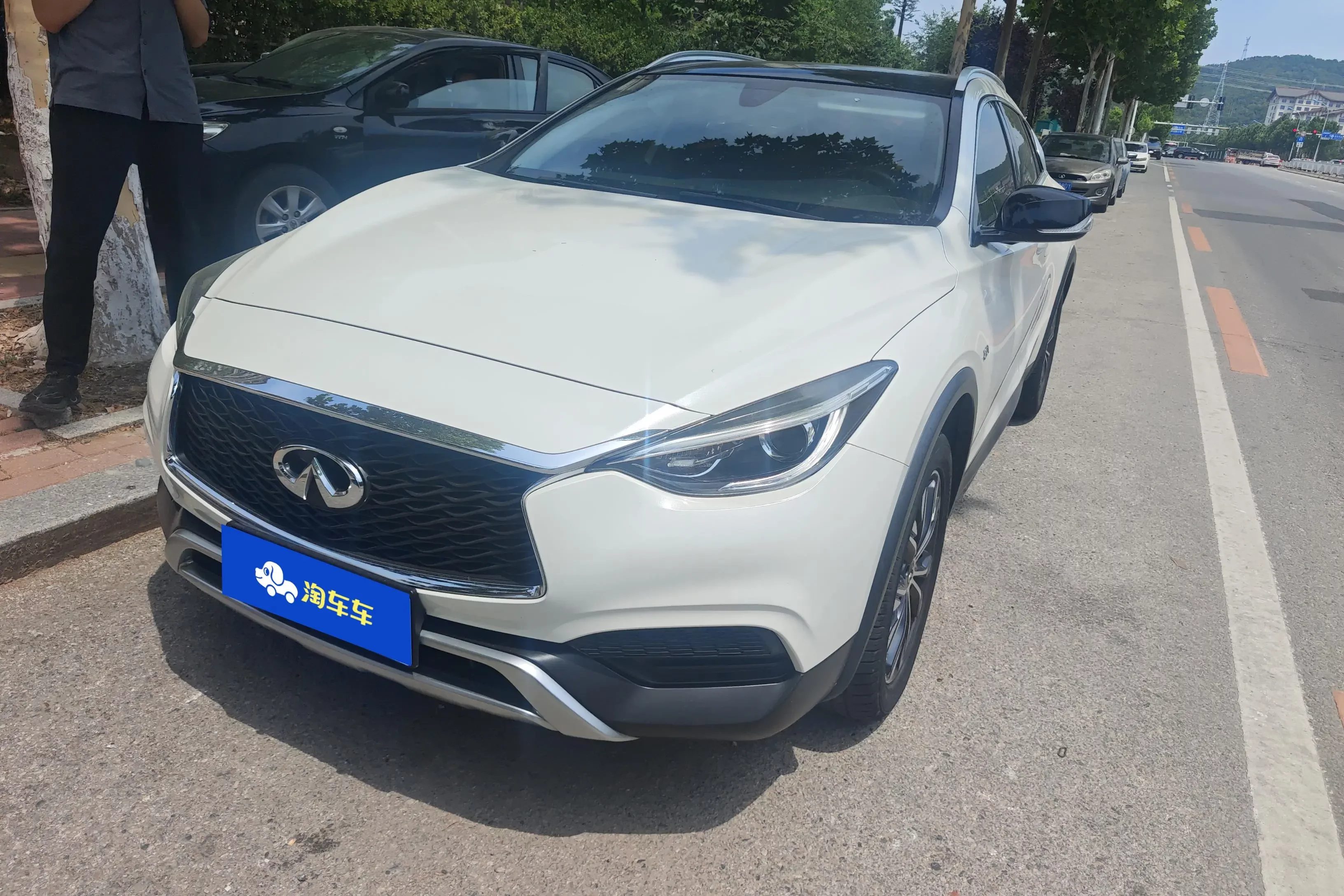 Infiniti QX30