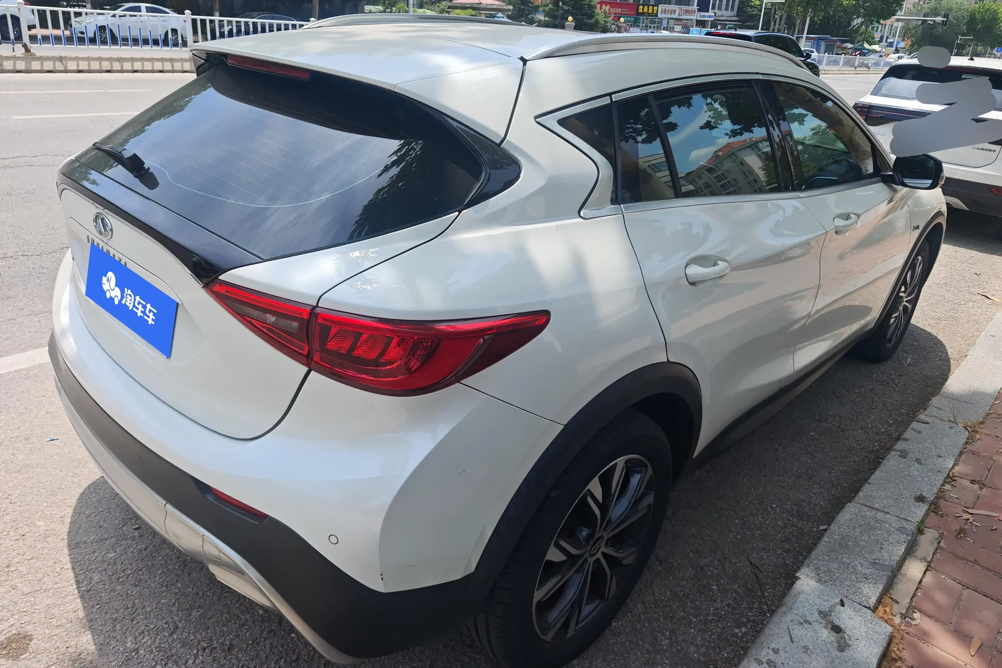 Infiniti QX30