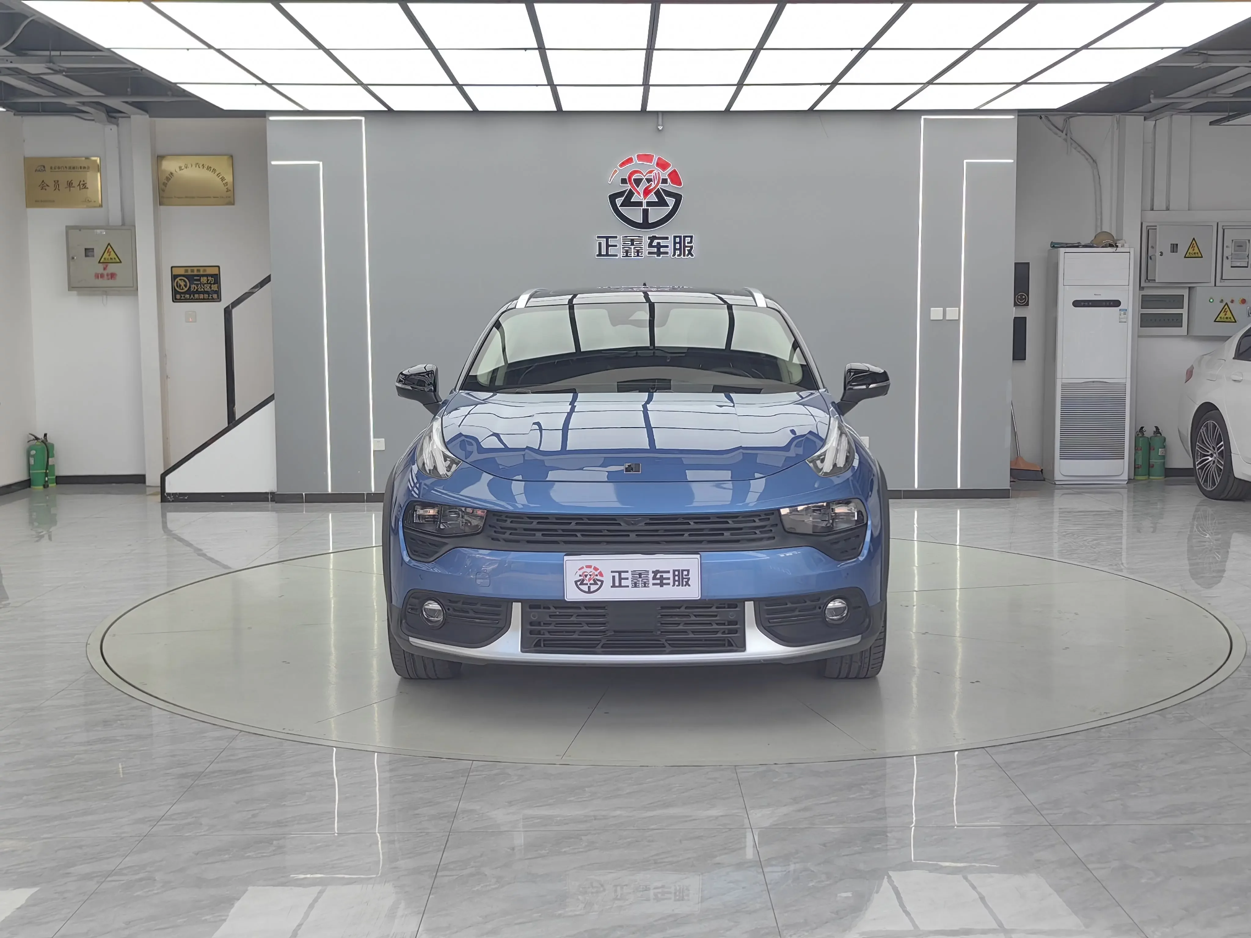 Lynk & Co 02