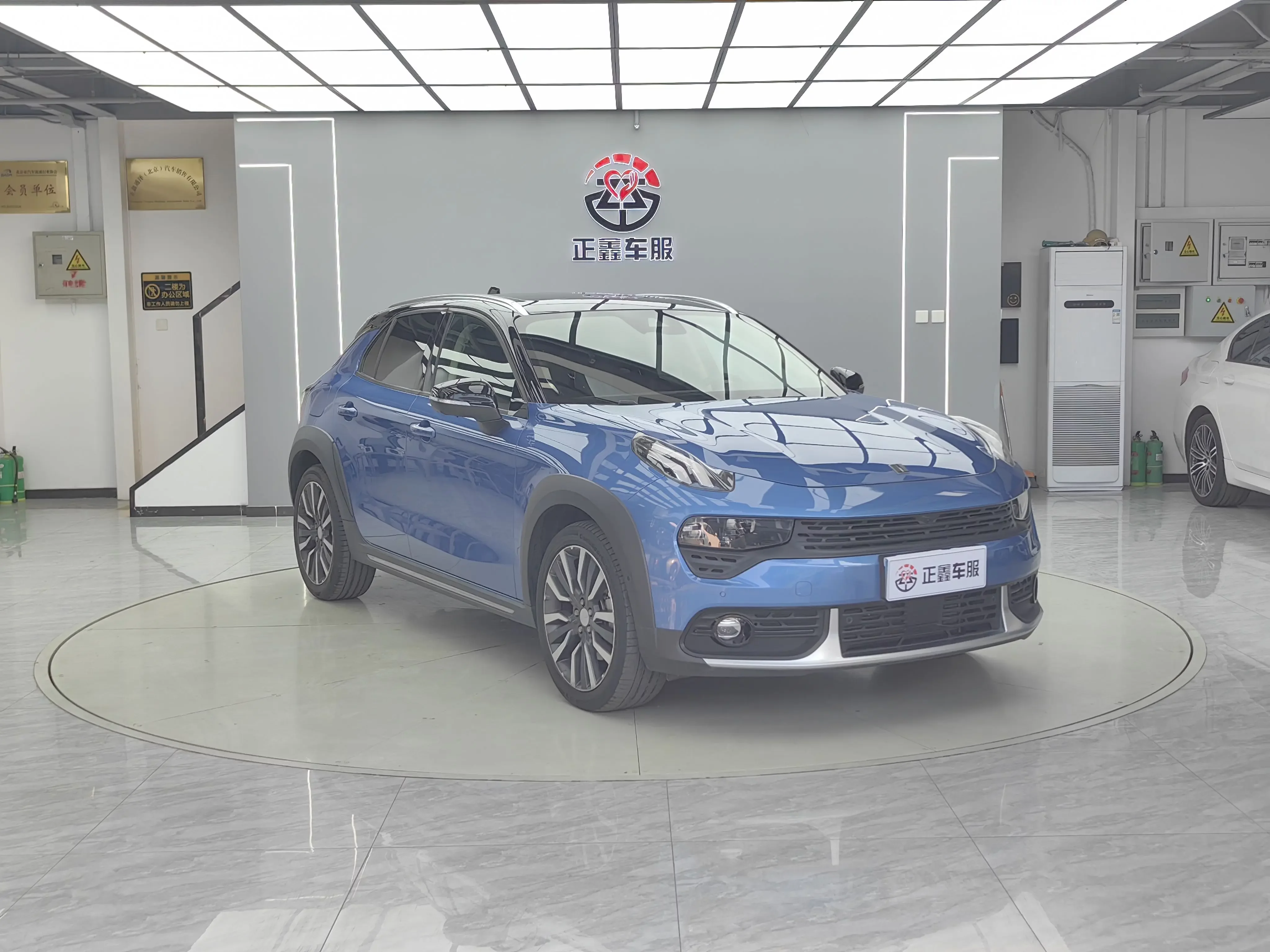 Lynk & Co 02