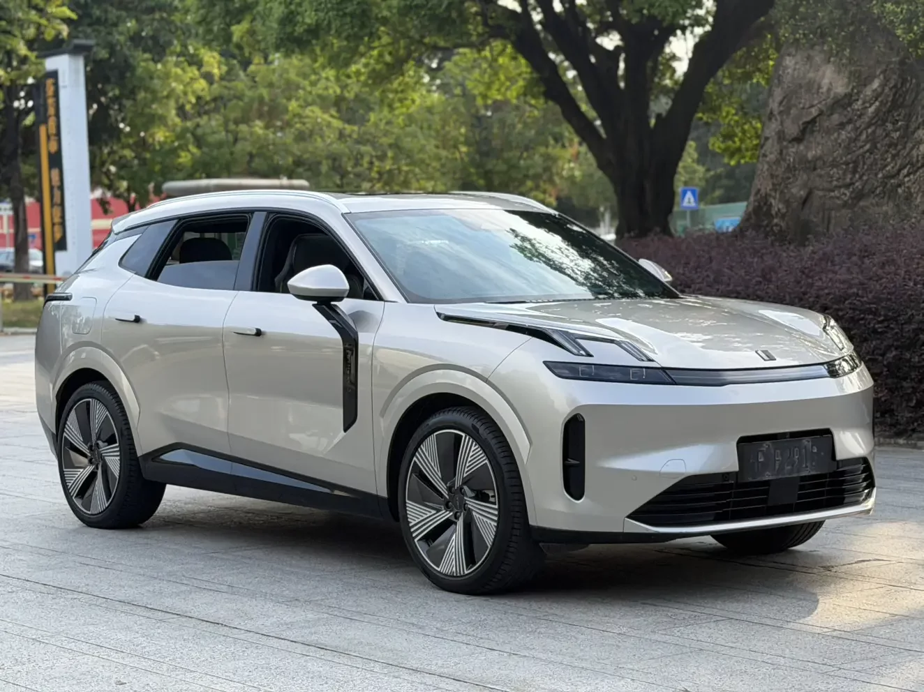 Lynk & Co 08 EM-P