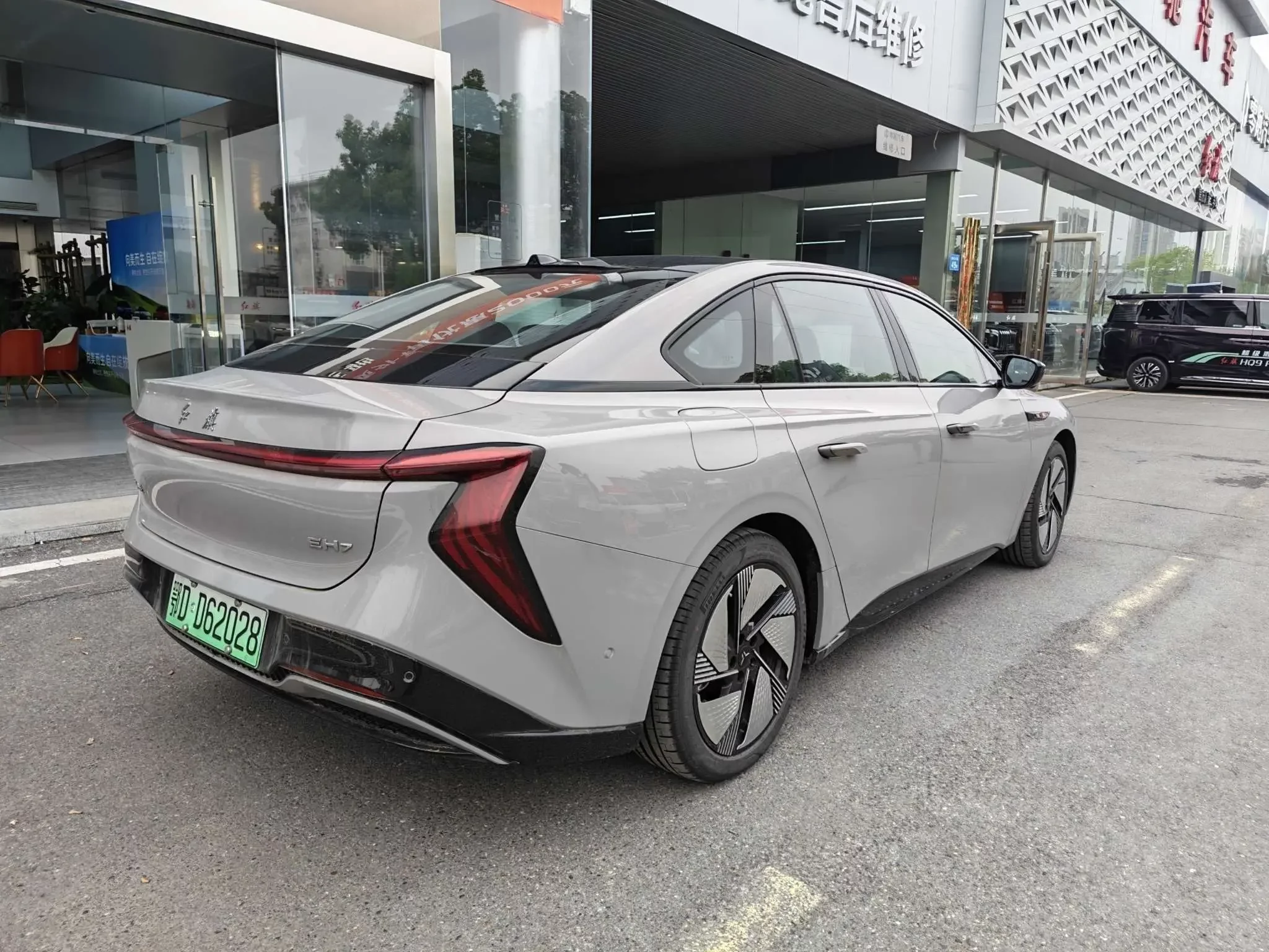 Hongqi EH7
