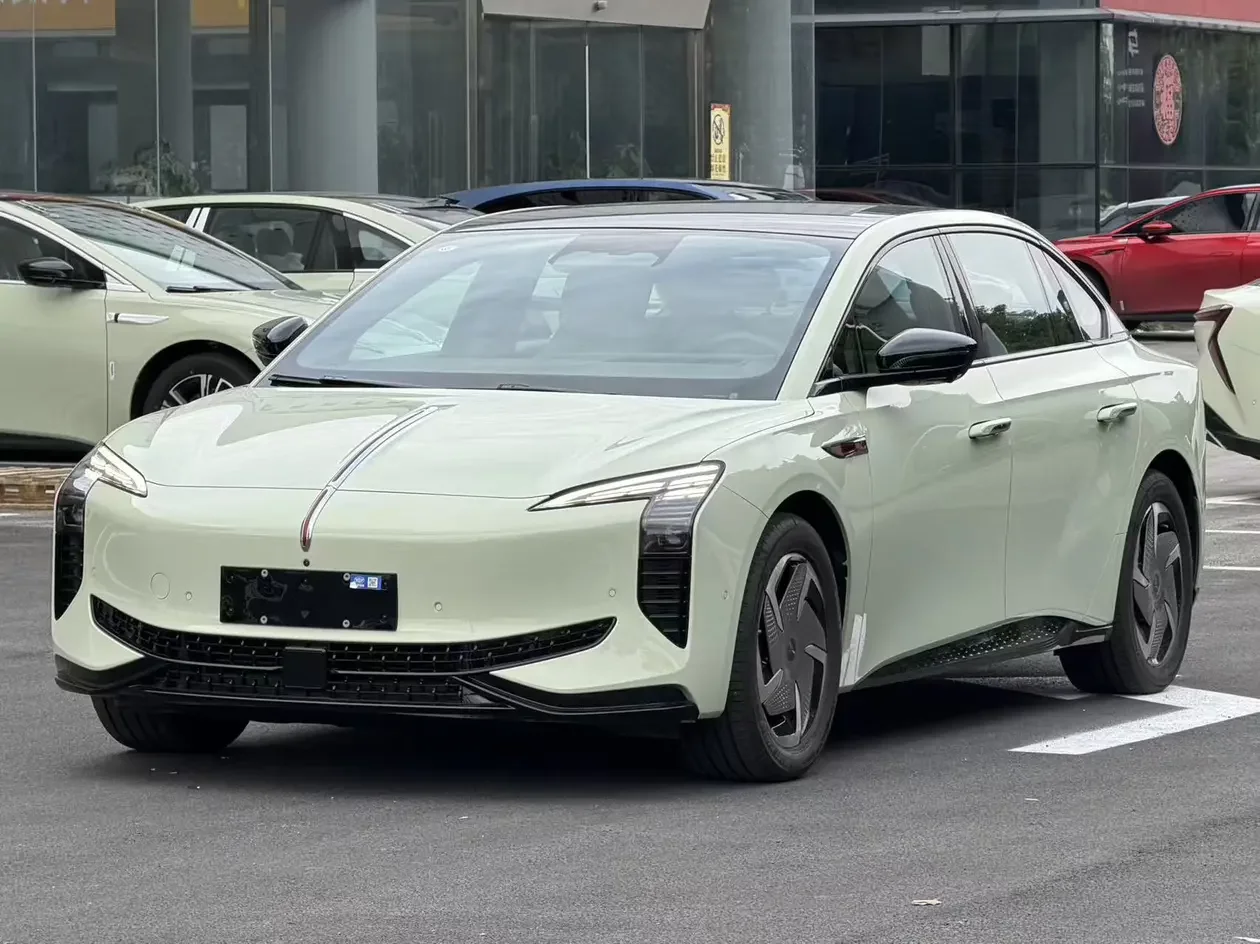 Hongqi EH7