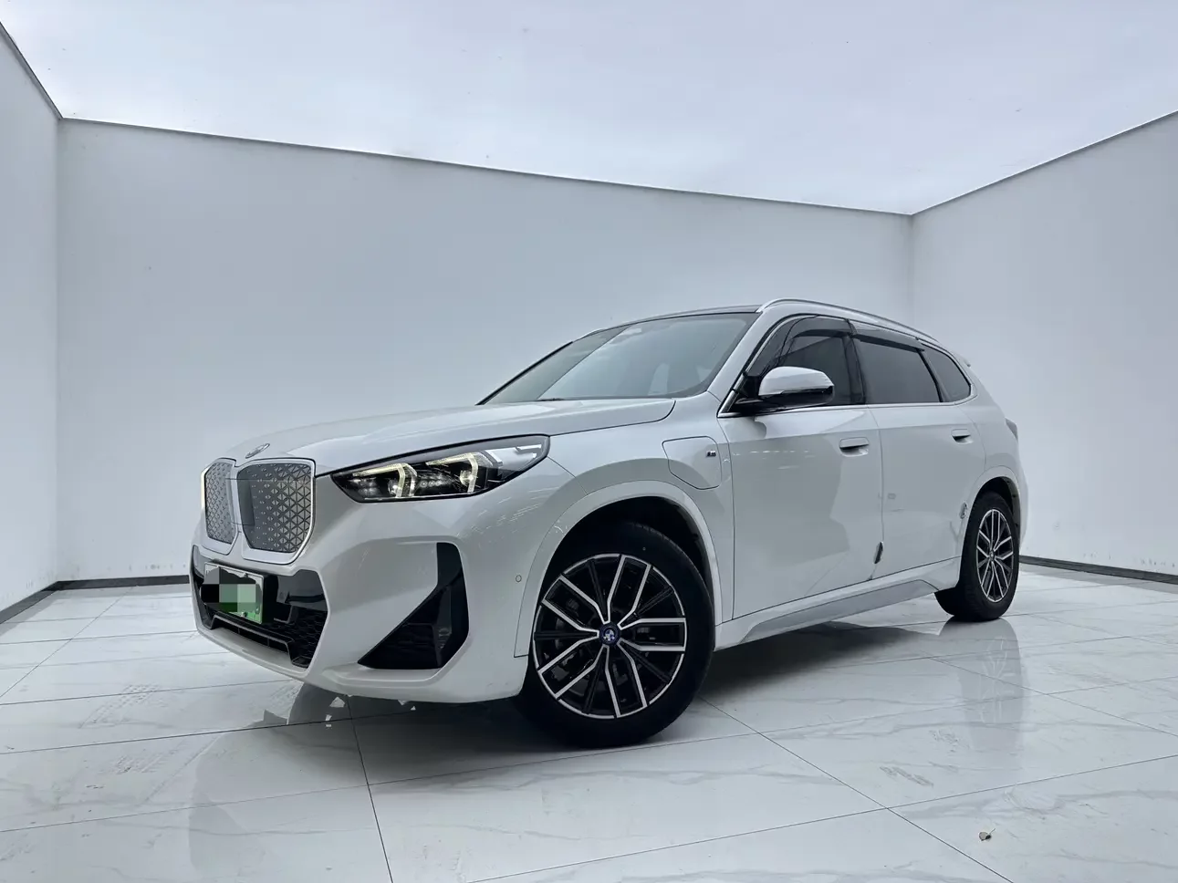 BMW iX1