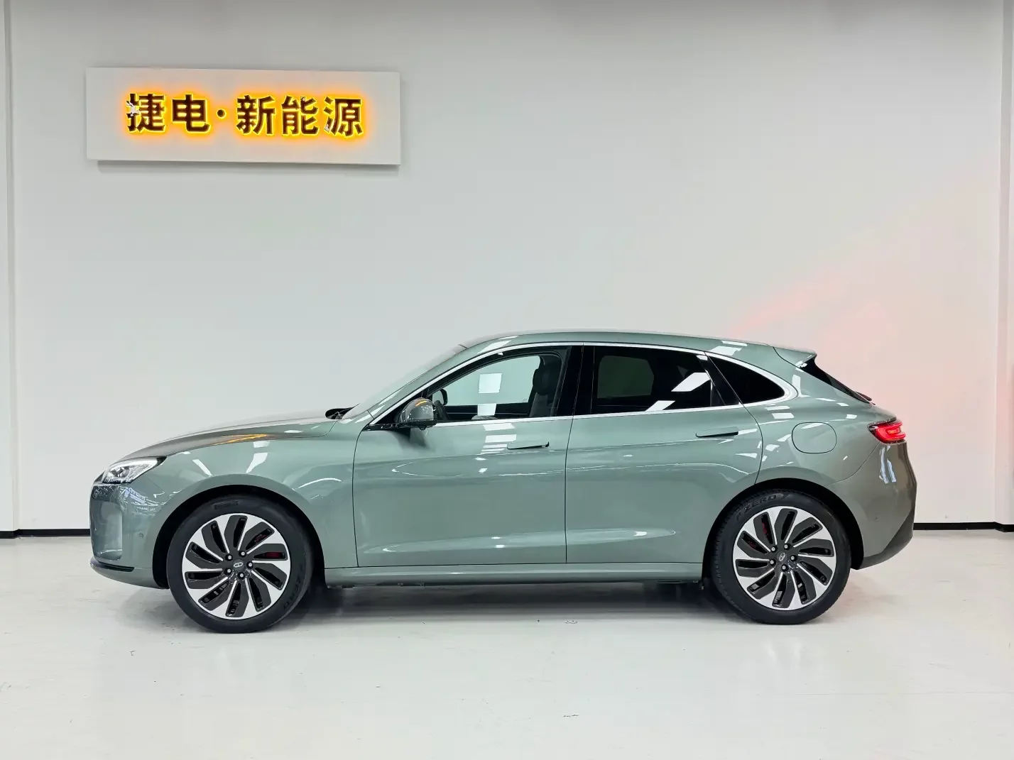 AITO M5