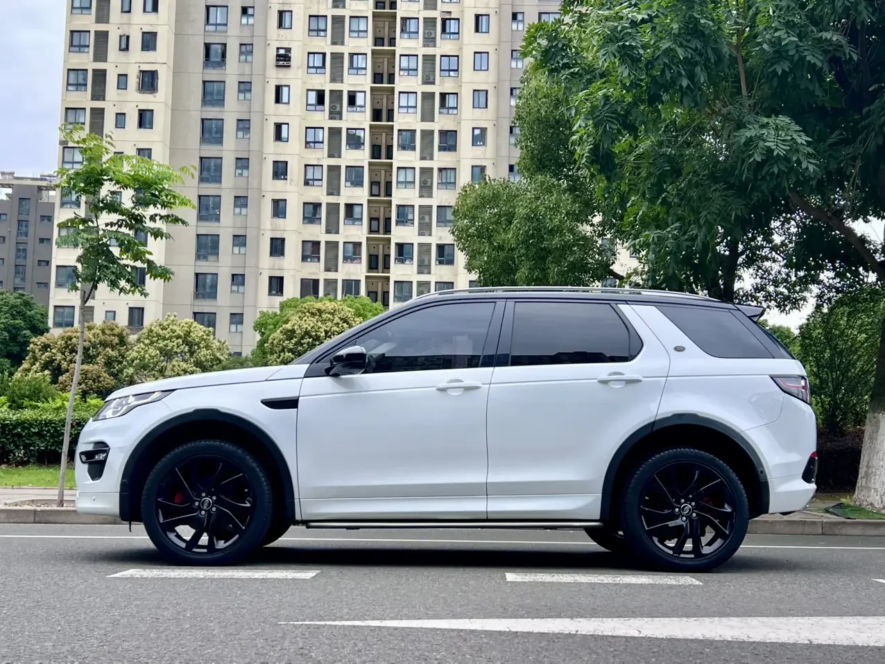 Land Rover Discover the magic